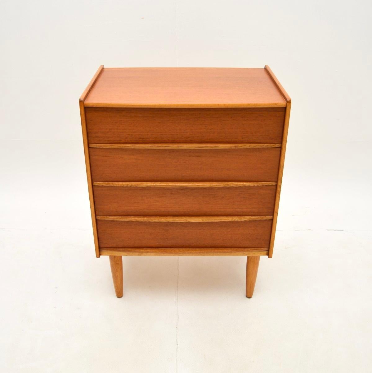 Danese Cassettiera danese in teak vintage in vendita