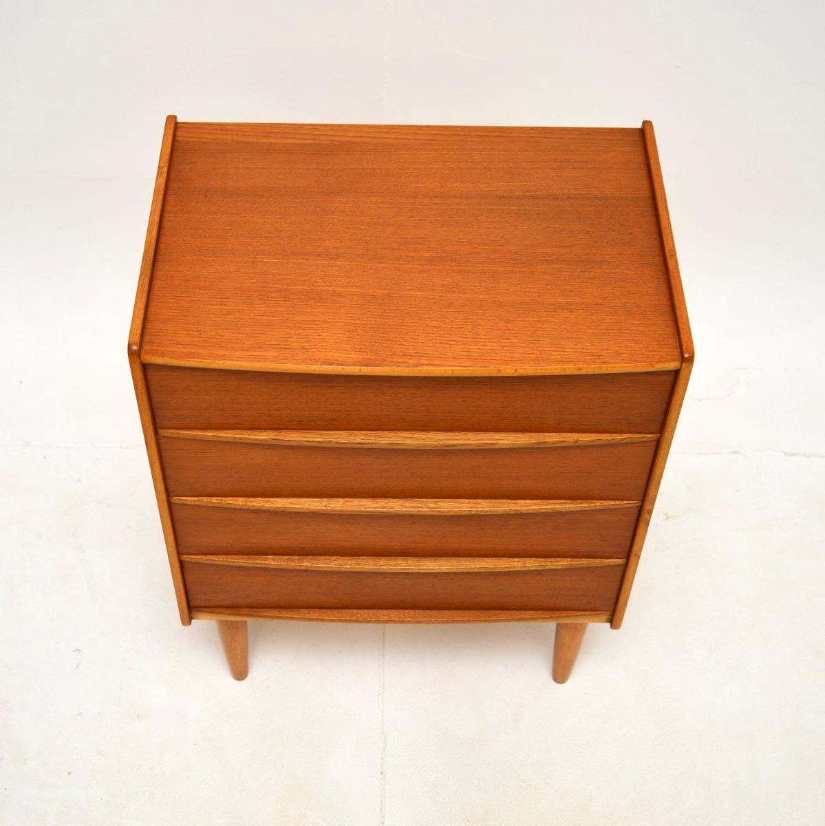 Teak Cassettiera danese in teak vintage in vendita