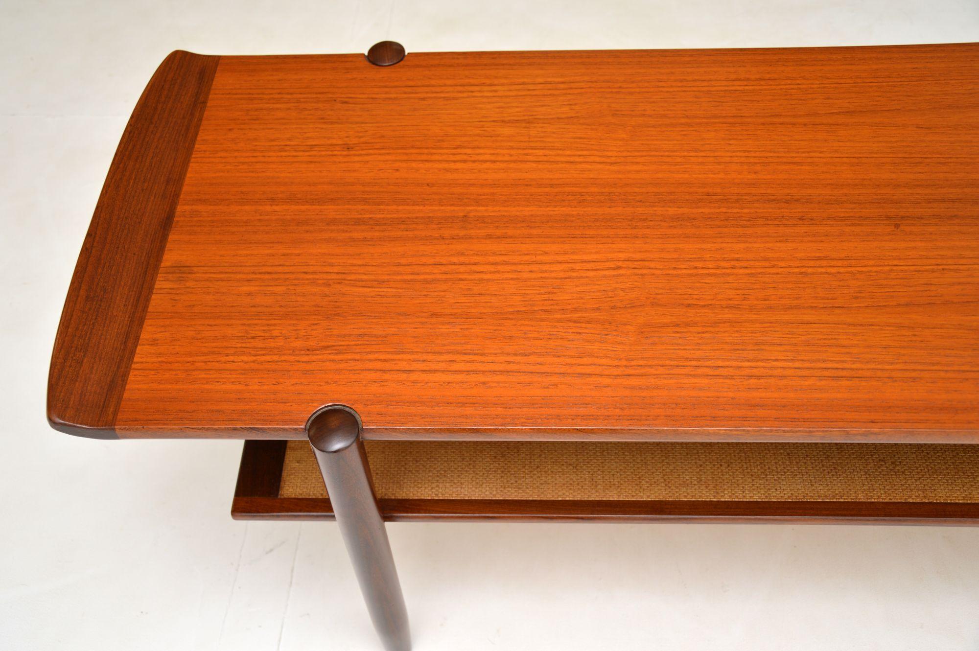 Danish Vintage Teak Coffee Table In Good Condition In London, GB