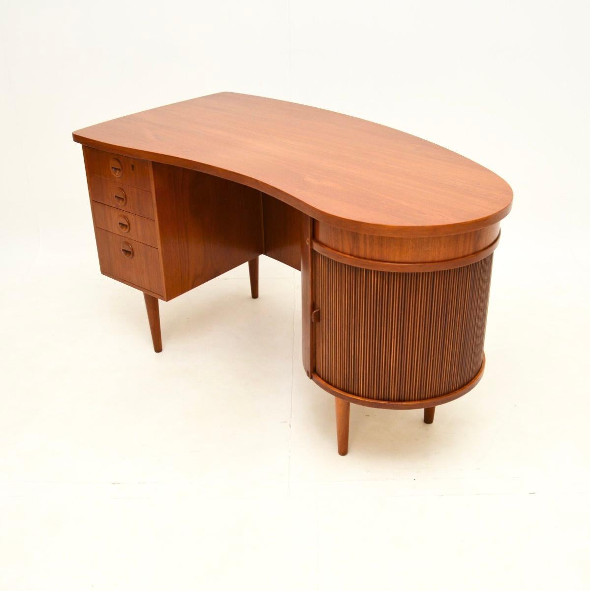 Mid-Century moderno Scrivania vintage danese in teak di Kai Kristiansen in vendita