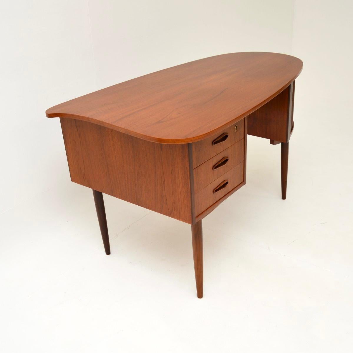 Dänischer Vintage Teak-Schreibtisch (Moderne der Mitte des Jahrhunderts) im Angebot