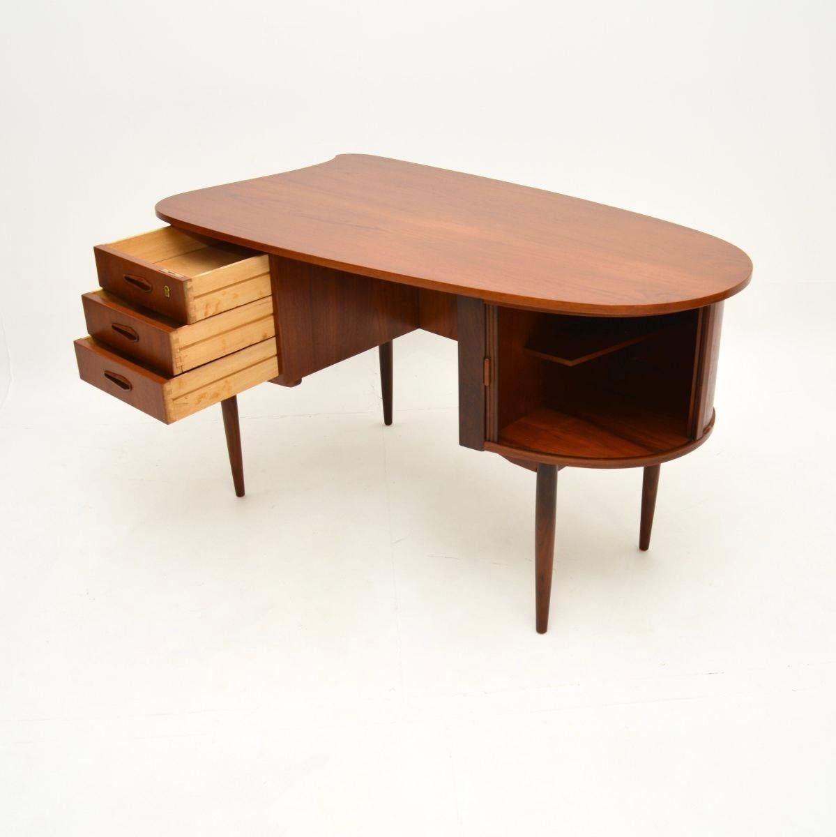 Dänischer Vintage Teak-Schreibtisch (Mitte des 20. Jahrhunderts) im Angebot