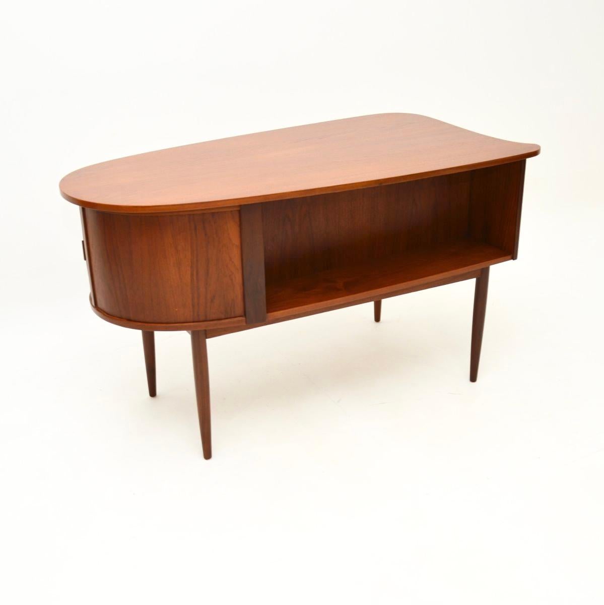 Dänischer Vintage Teak-Schreibtisch (Teakholz) im Angebot
