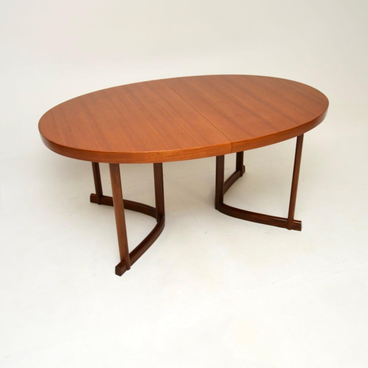 Dänischer Vintage-Esstisch aus Teakholz von Johannes Andersen (Moderne der Mitte des Jahrhunderts) im Angebot