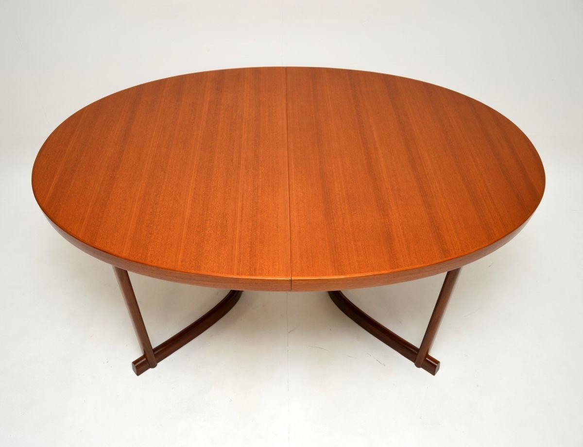 Dänischer Vintage-Esstisch aus Teakholz von Johannes Andersen (Mitte des 20. Jahrhunderts) im Angebot