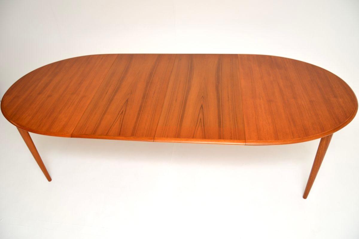 Mesa de comedor extensible danesa vintage de teca en Bueno estado para la venta en London, GB