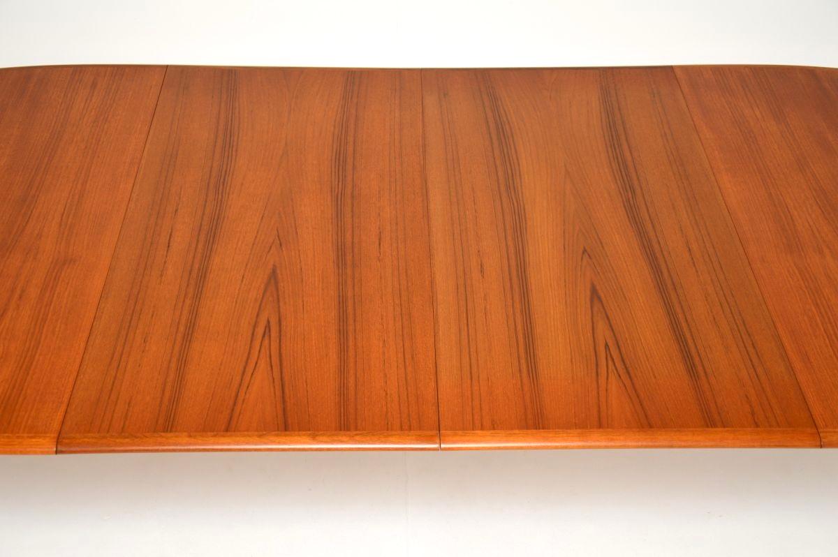 Mesa de comedor extensible danesa vintage de teca Teca en venta