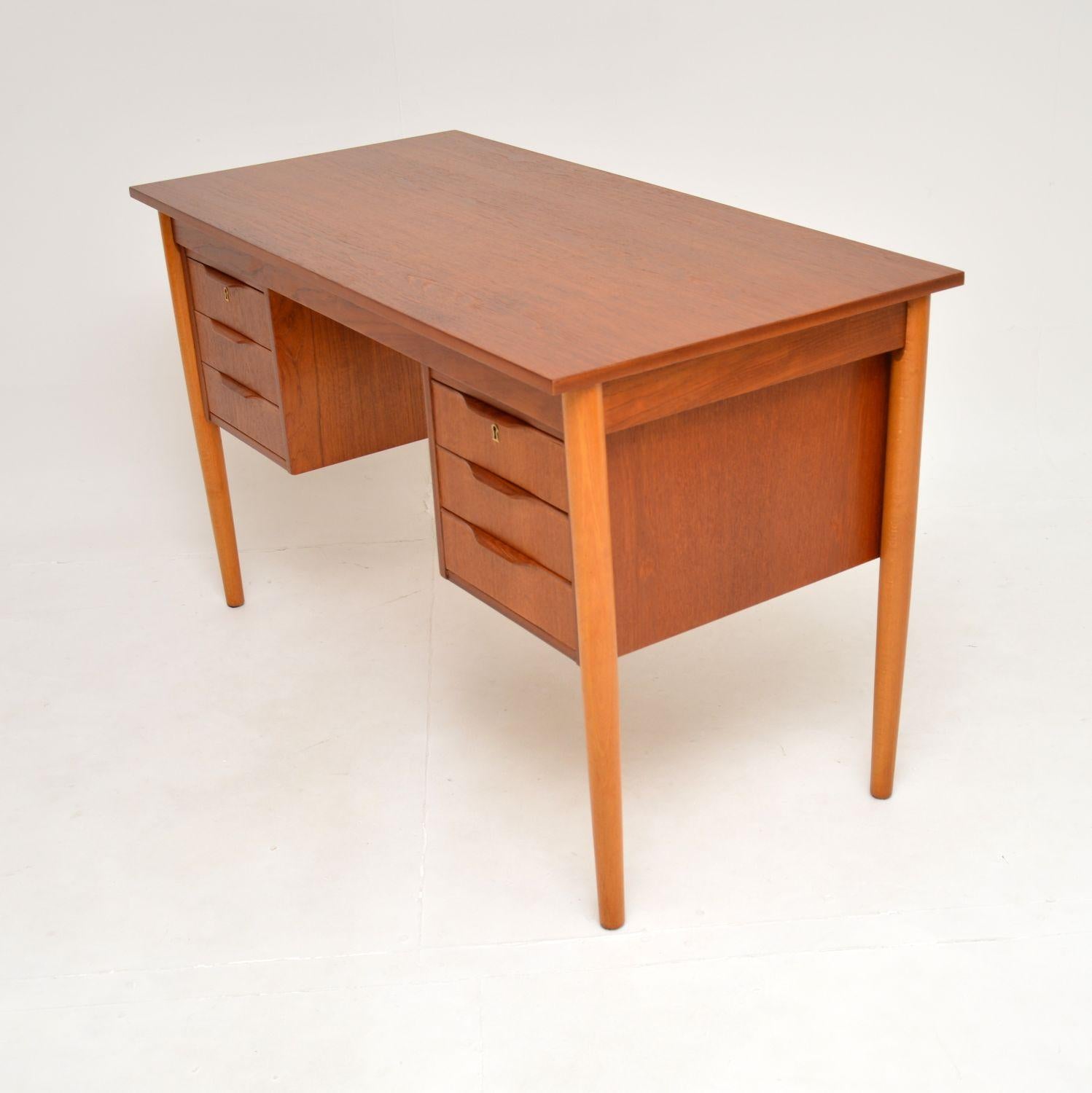 Danish Vintage Teak Pedestal Desk In Good Condition In London, GB