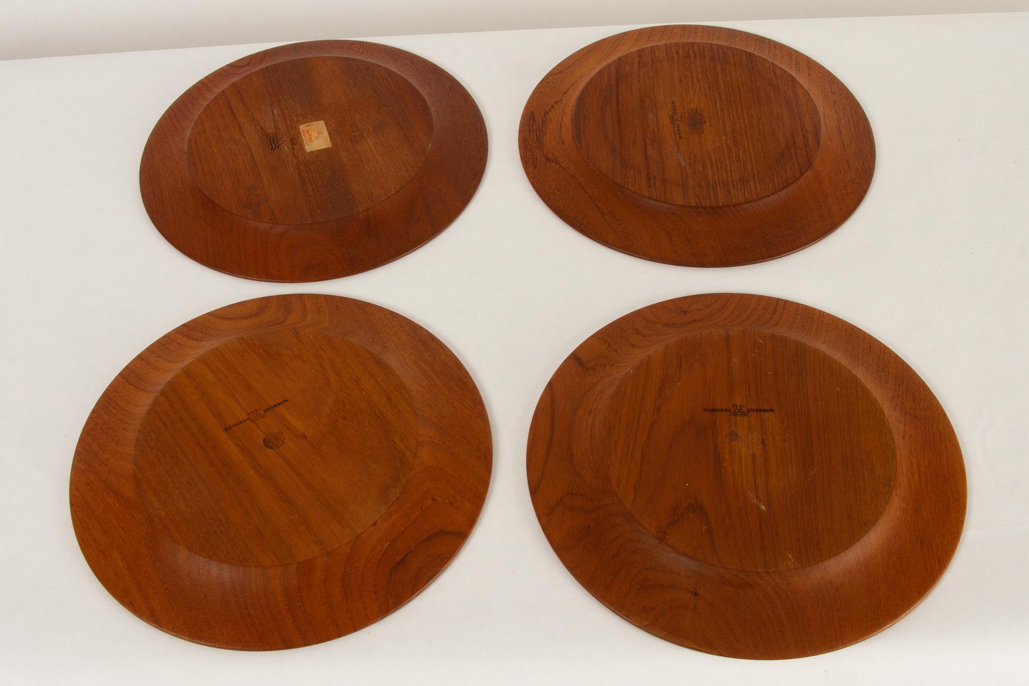 Danish Vintage Teak Plates and Bowl 1960s, Set of 6 In Good Condition For Sale In Asaa, DK