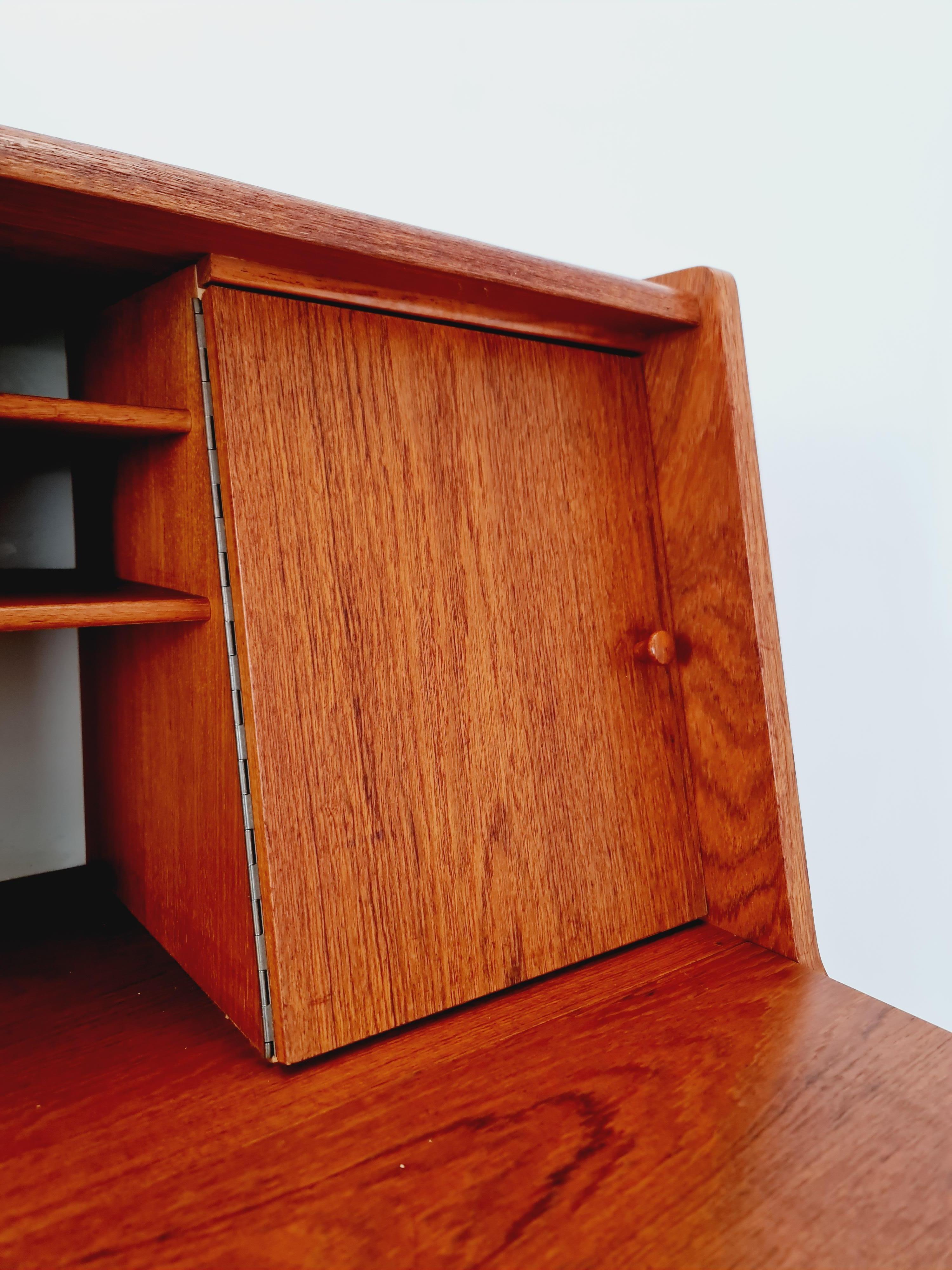 Dänischer Vintage-Sekretär, Schminktisch, Waschtisch aus Teakholz von Arne Wahl Iversen, 1960 im Angebot 6