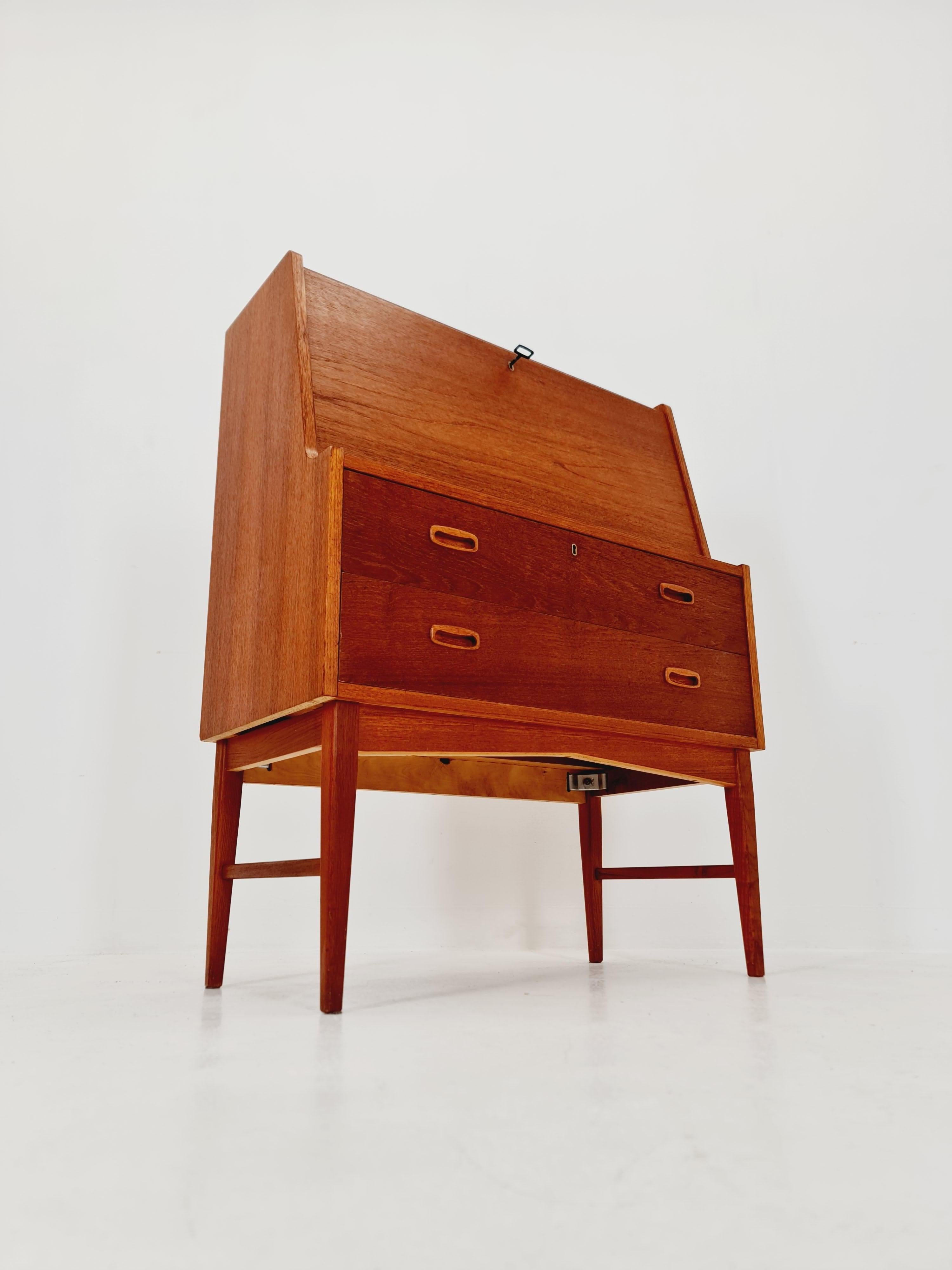 Dänischer Vintage-Sekretär, Schminktisch, Waschtisch aus Teakholz von Arne Wahl Iversen, 1960 im Angebot 7