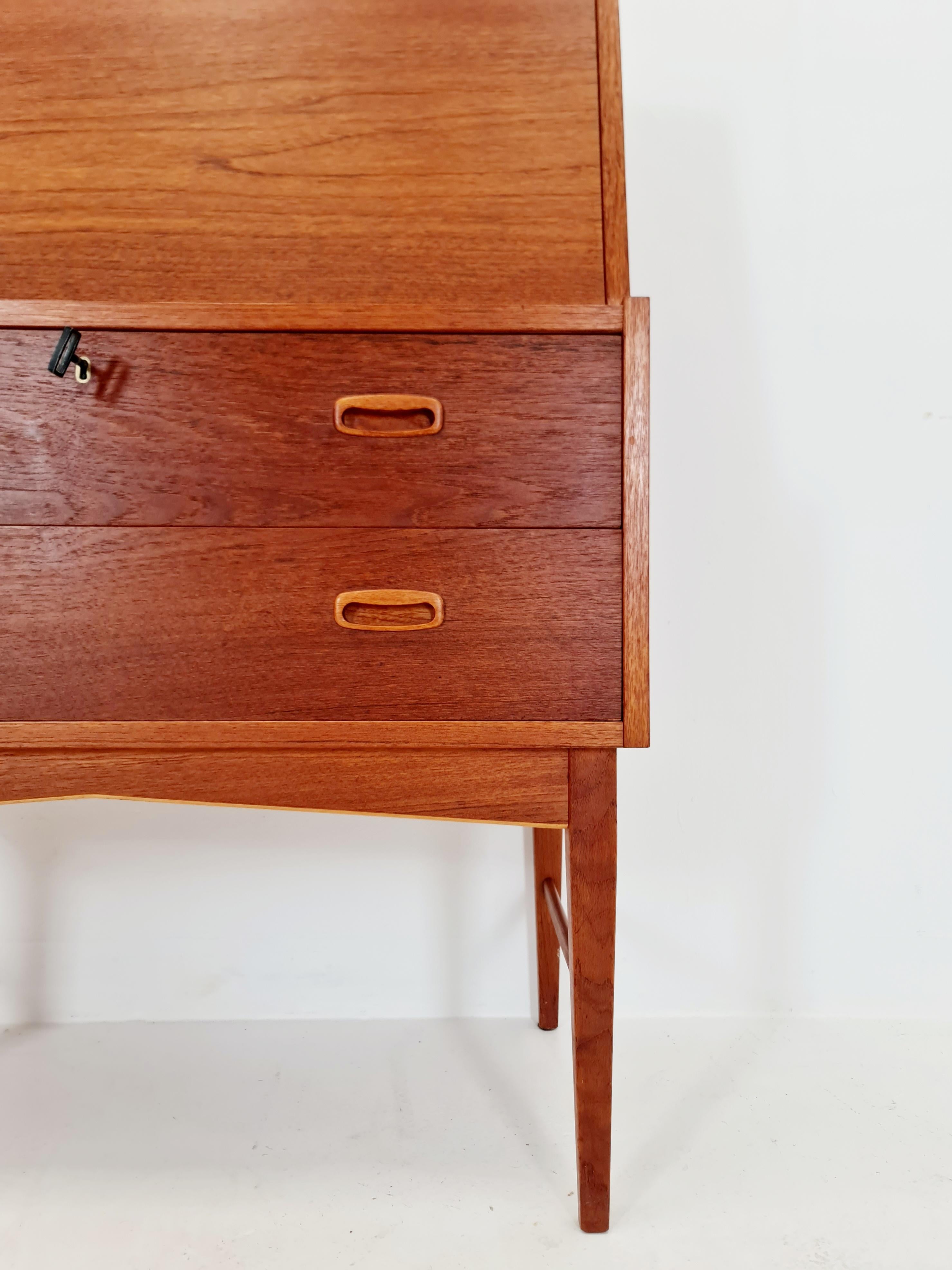 Dänischer Vintage-Sekretär, Schminktisch, Waschtisch aus Teakholz von Arne Wahl Iversen, 1960 (Moderne der Mitte des Jahrhunderts) im Angebot