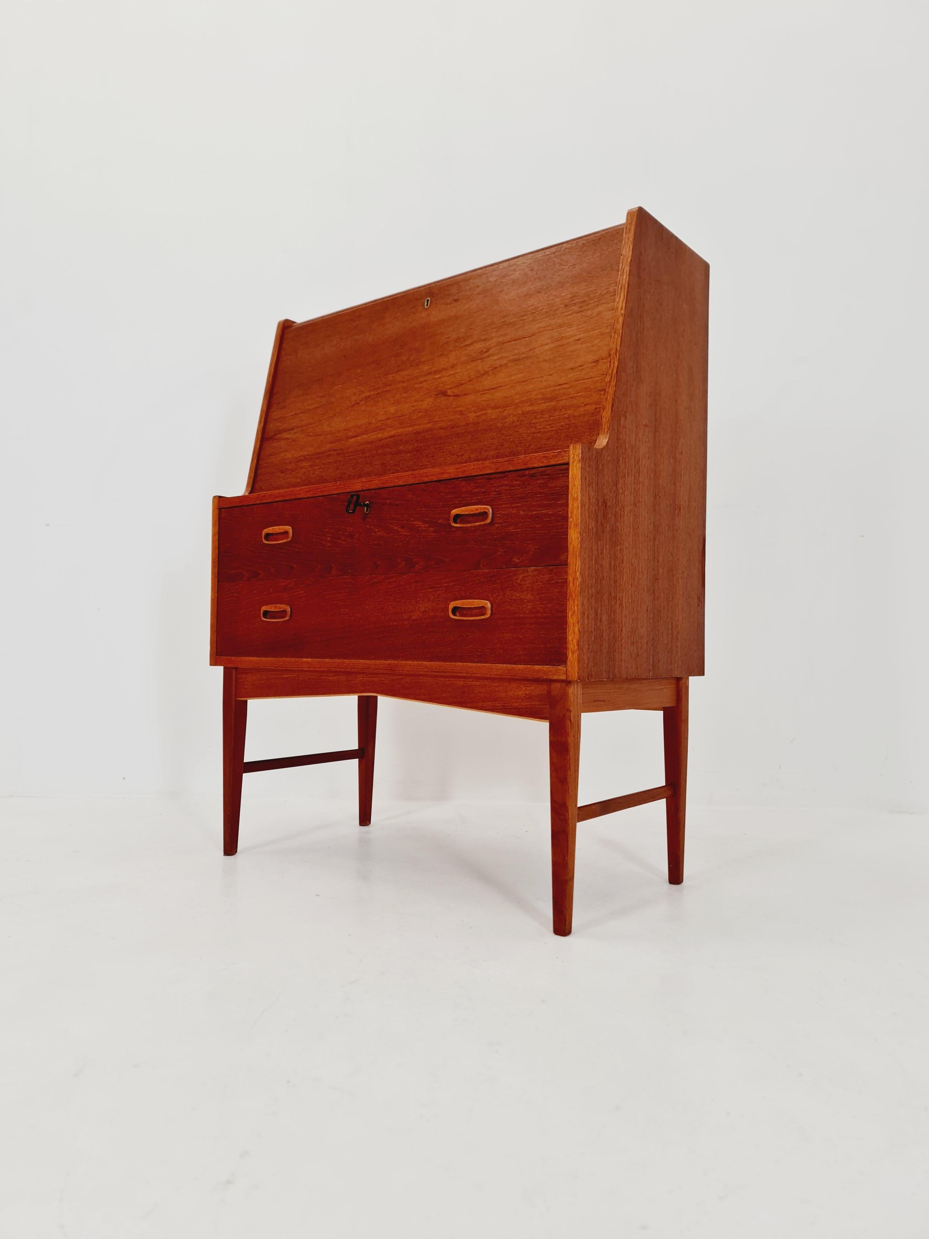 Dänischer Vintage-Sekretär, Schminktisch, Waschtisch aus Teakholz von Arne Wahl Iversen, 1960 im Zustand „Gut“ im Angebot in Gaggenau, DE