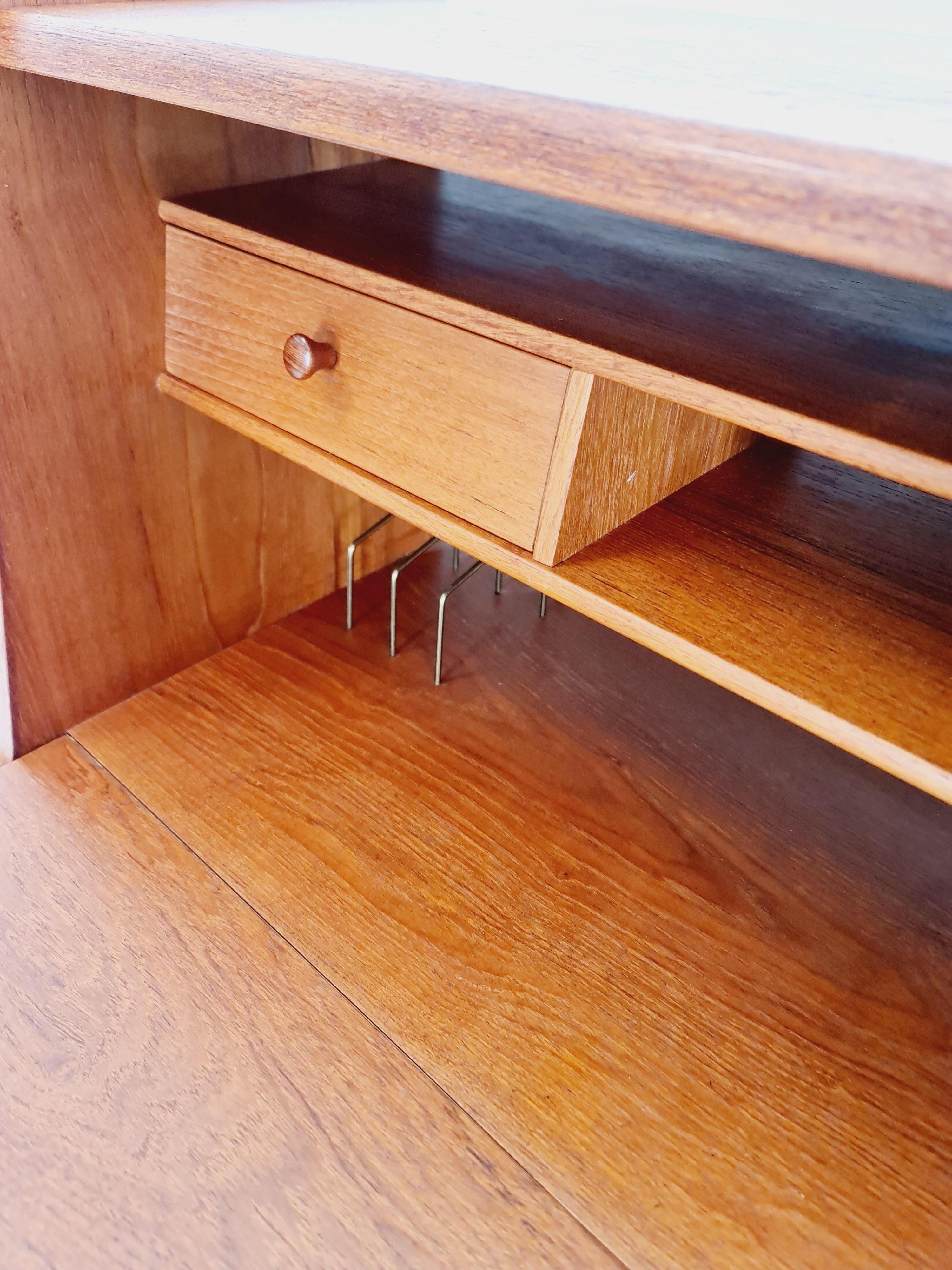Dänischer Vintage-Sekretär, Schminktisch, Waschtisch aus Teakholz von Arne Wahl Iversen, 1960 im Angebot 2