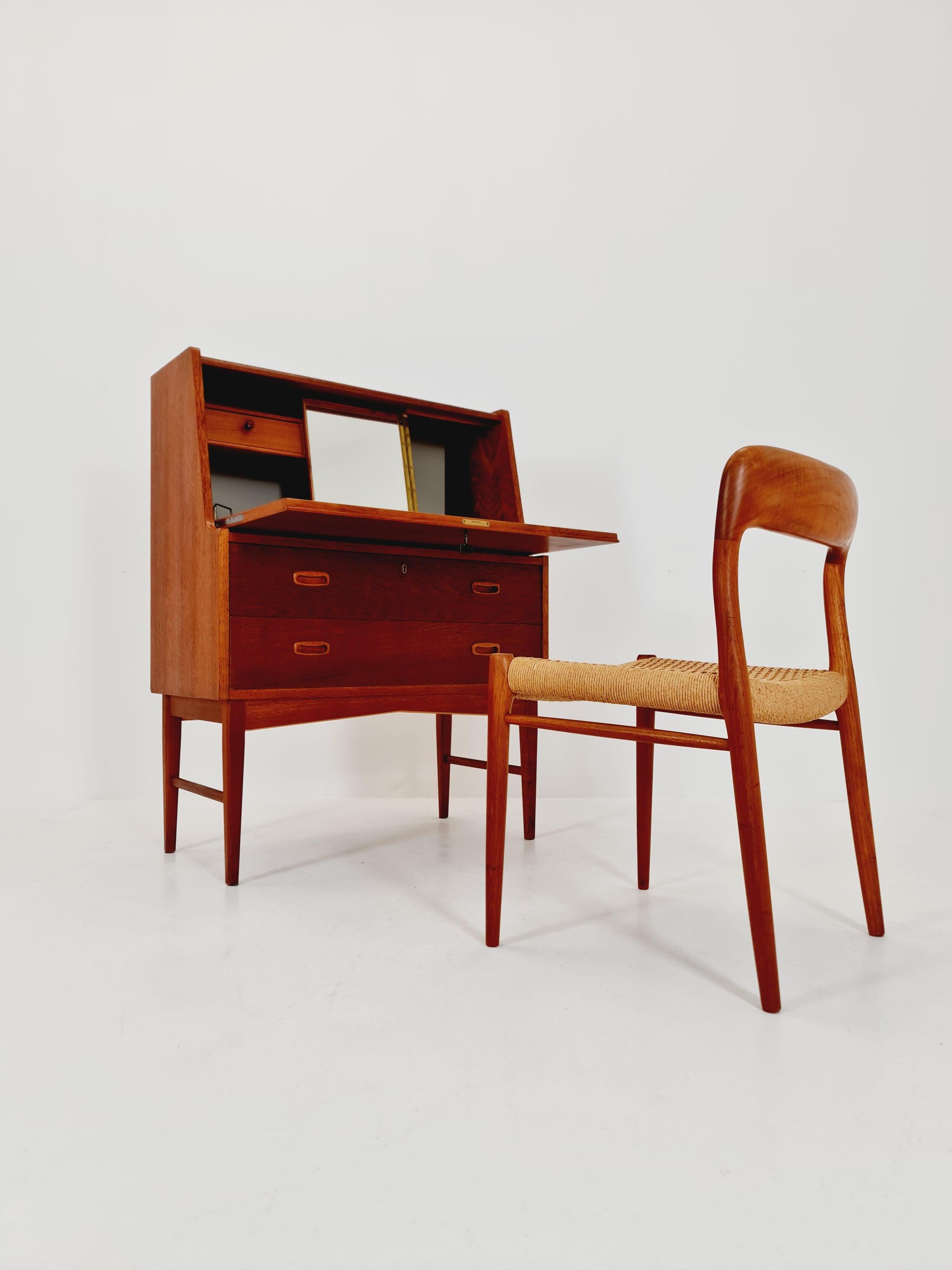 Dänischer Vintage-Sekretär, Schminktisch, Waschtisch aus Teakholz von Arne Wahl Iversen, 1960 im Angebot 4