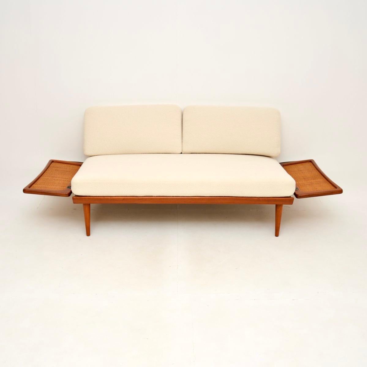 Danois Canapé-lit vintage danois en teck par Peter Hvidt & Orla Mølgaard-Nielsen en vente