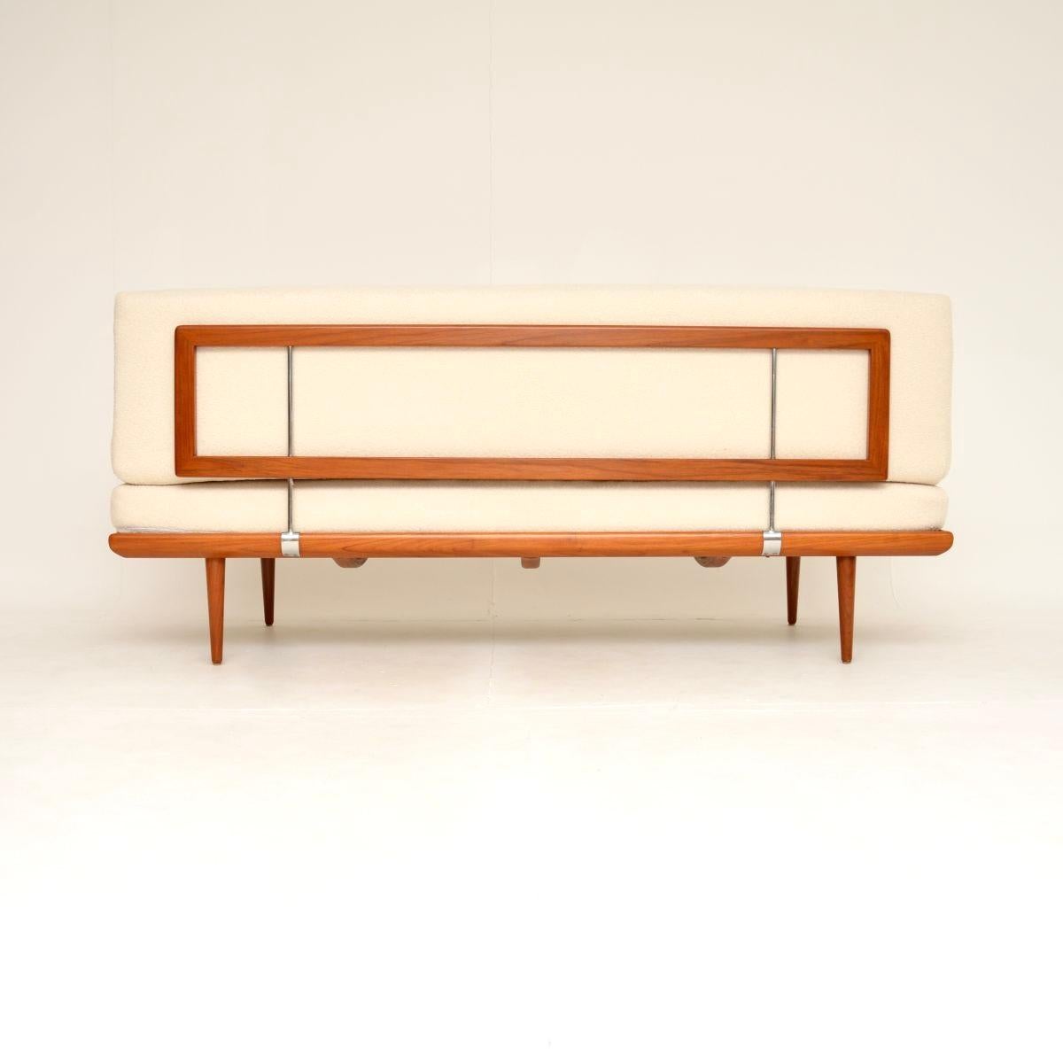 Sofá-cama vintage danés de teca de Peter Hvidt y Orla Mølgaard-Nielsen en venta 1
