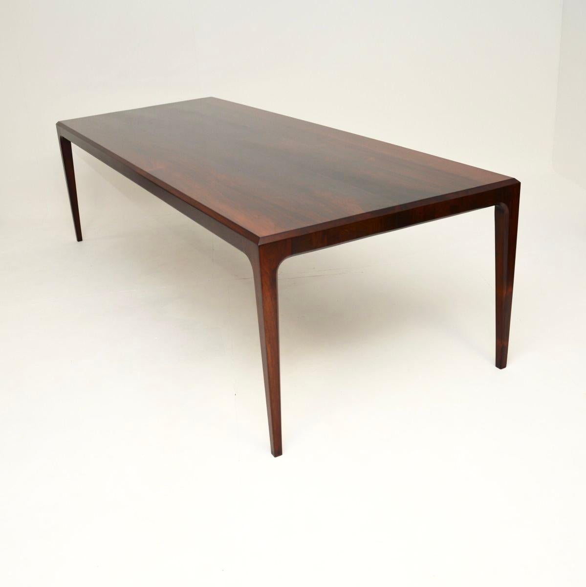 Dänischer Vintage-Esstisch mit zwölf Sitzplätzen von Paere Dansk (Moderne der Mitte des Jahrhunderts) im Angebot