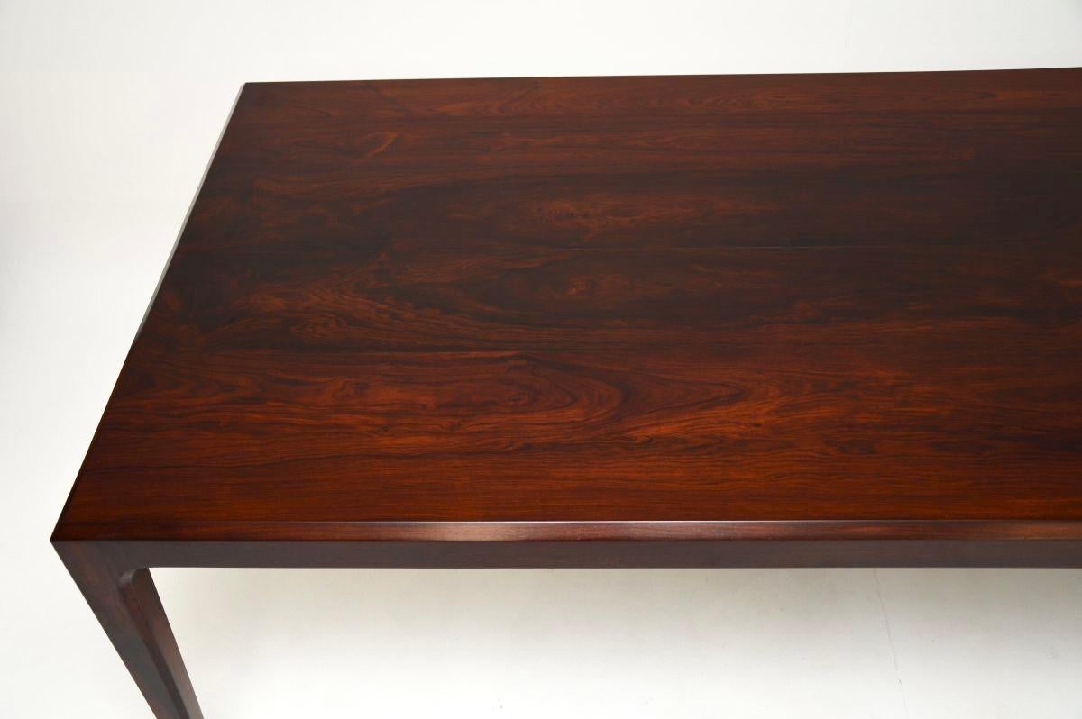 Dänischer Vintage-Esstisch mit zwölf Sitzplätzen von Paere Dansk (Holz) im Angebot