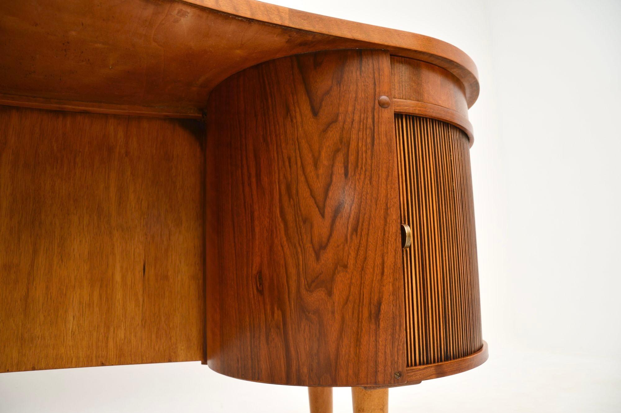 Dänischer Vintage-Schreibtisch aus Nussbaumholz von Kai Kristiansen 8