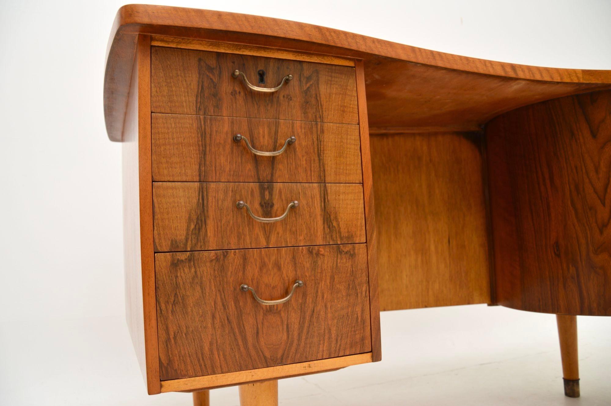 Dänischer Vintage-Schreibtisch aus Nussbaumholz von Kai Kristiansen 9