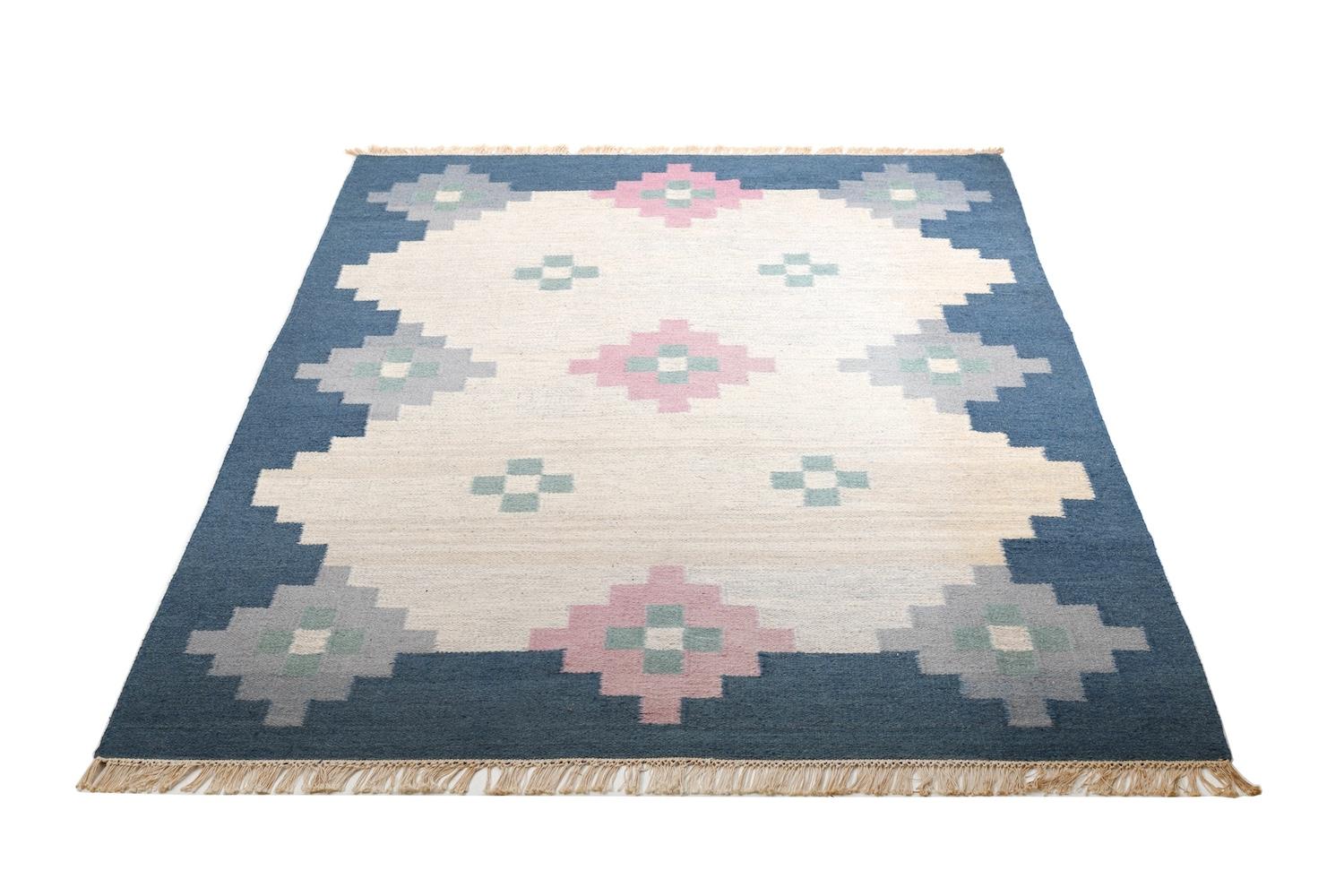 Danish vintage wool carpet 1960s / 1970s. In very good condition. Color: creme/ blue and rose. 200 cm x 290 cm