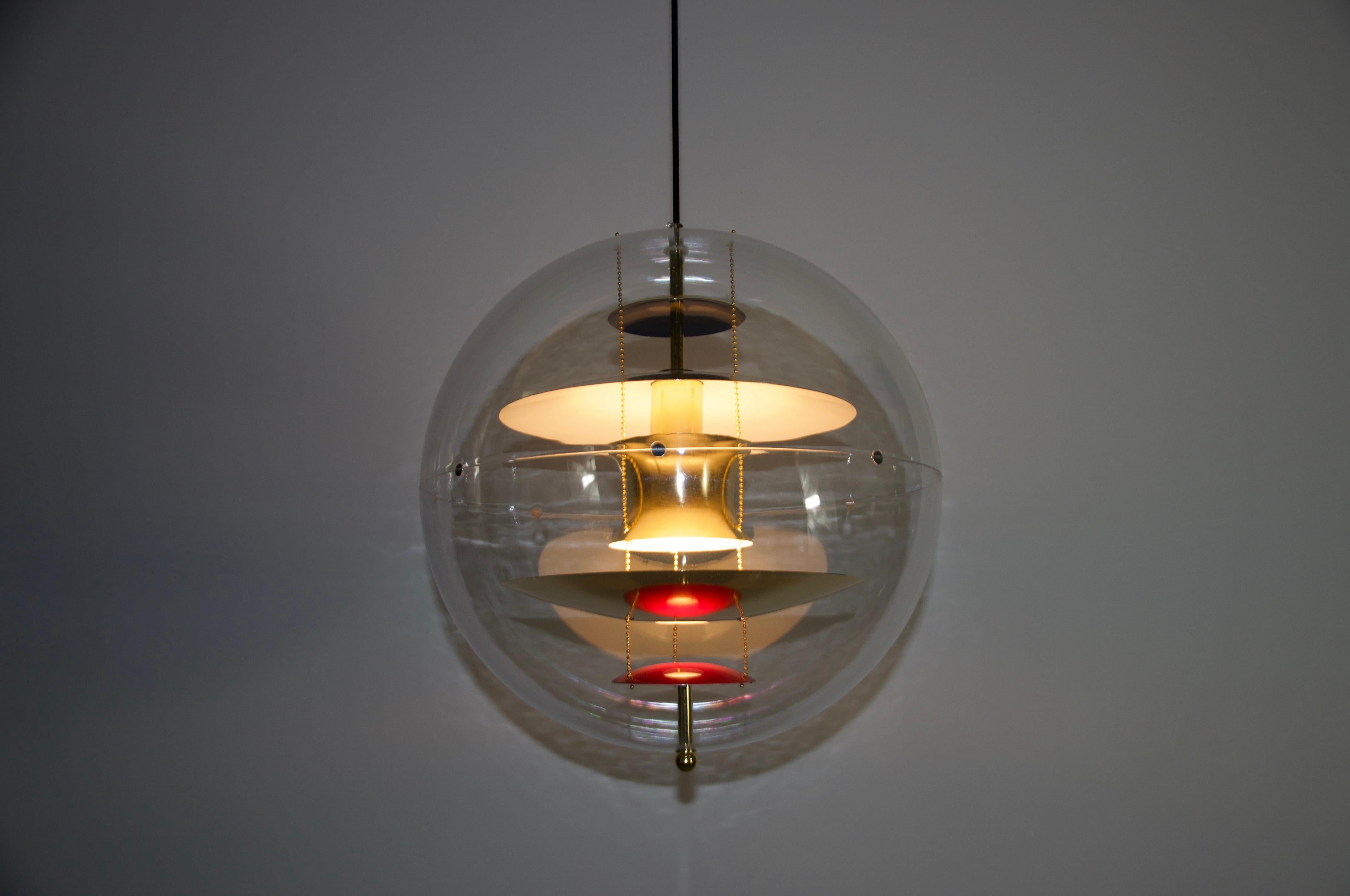 Mid-Century moderno Lampada a sospensione a globo VP danese di Verner Panton, anni 2000 in vendita