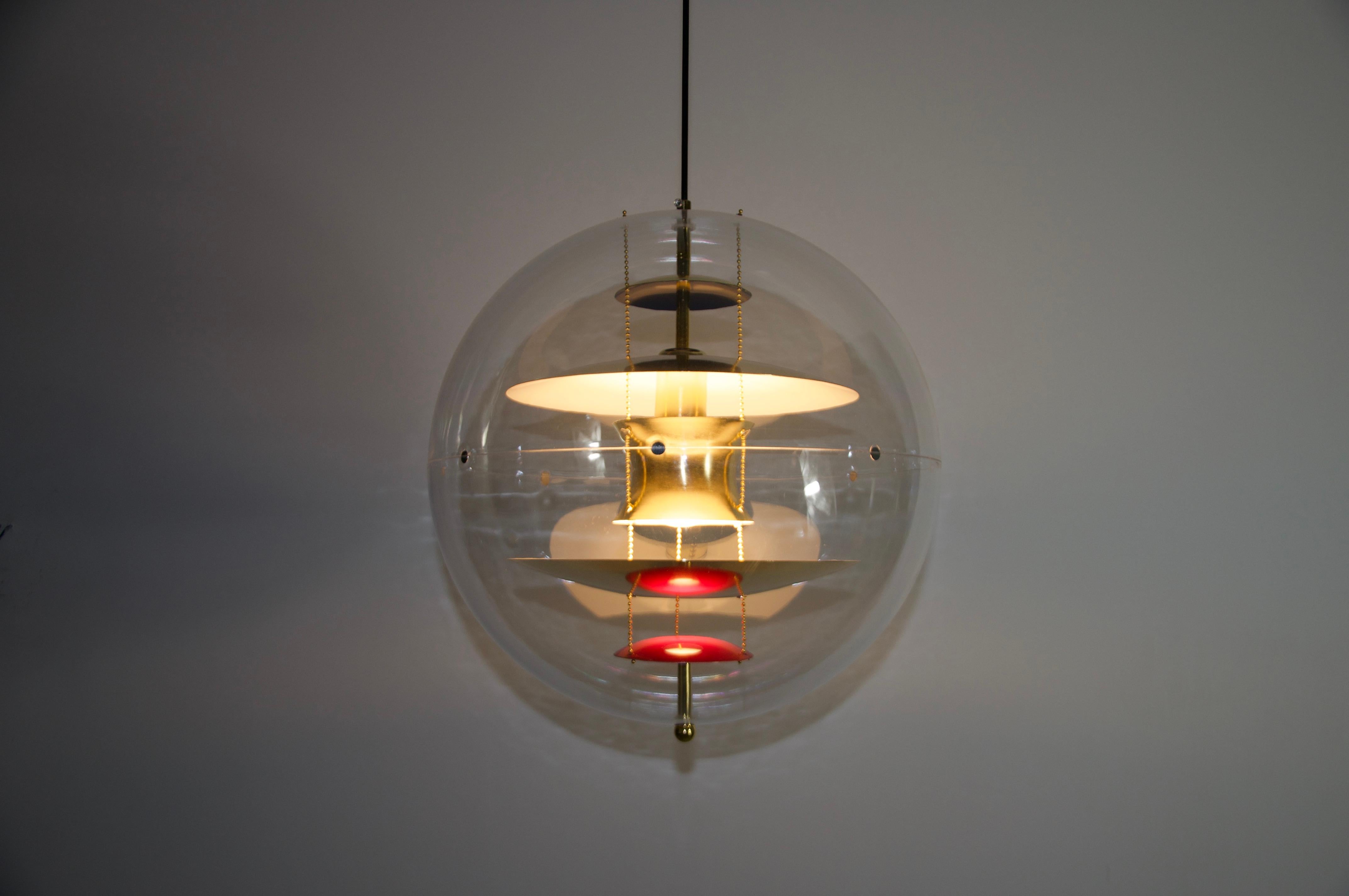Danese Lampada a sospensione a globo VP danese di Verner Panton, anni 2000 in vendita