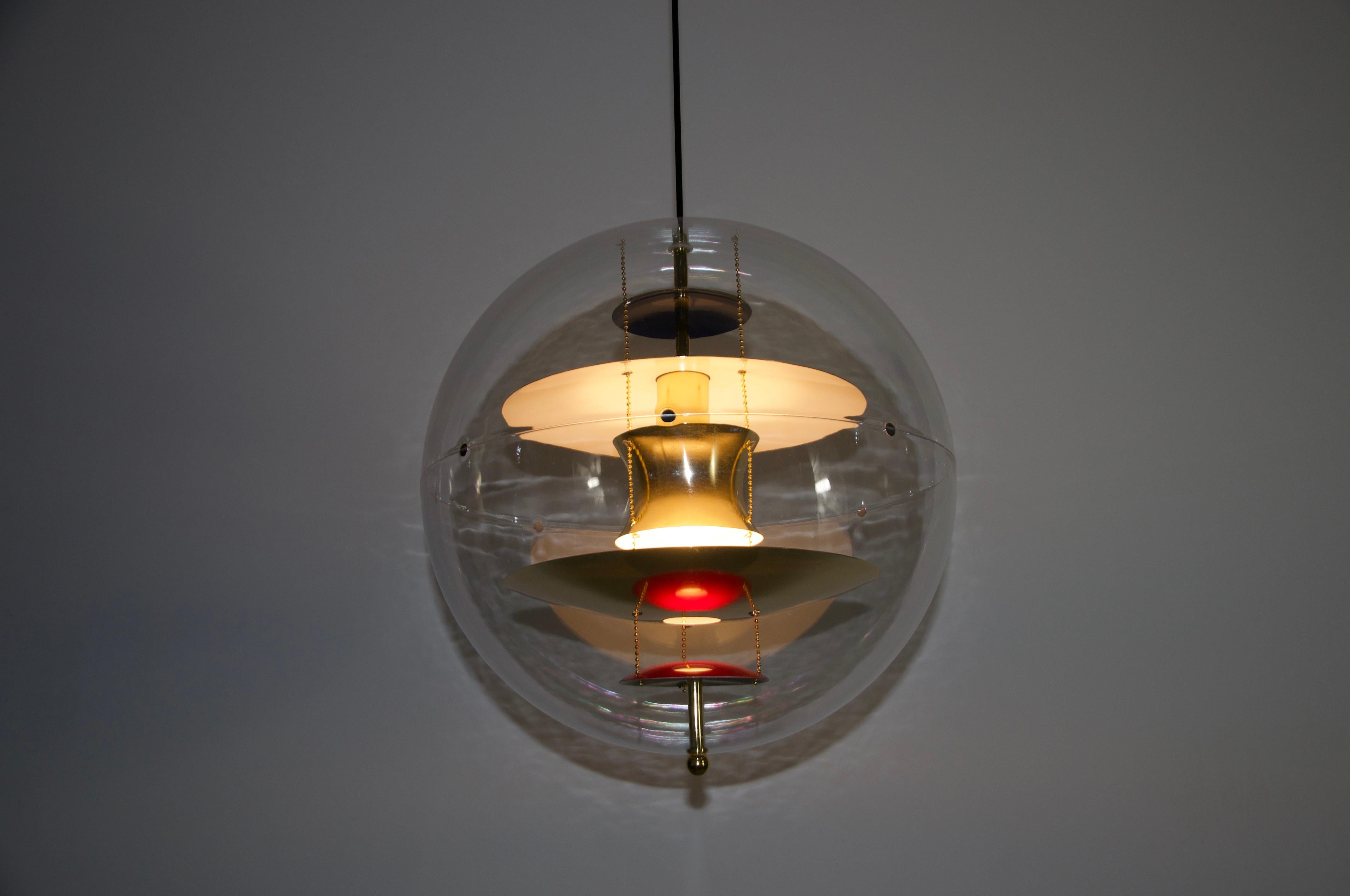 Lampada a sospensione a globo VP danese di Verner Panton, anni 2000 In condizioni buone in vendita a Hagenbach, DE