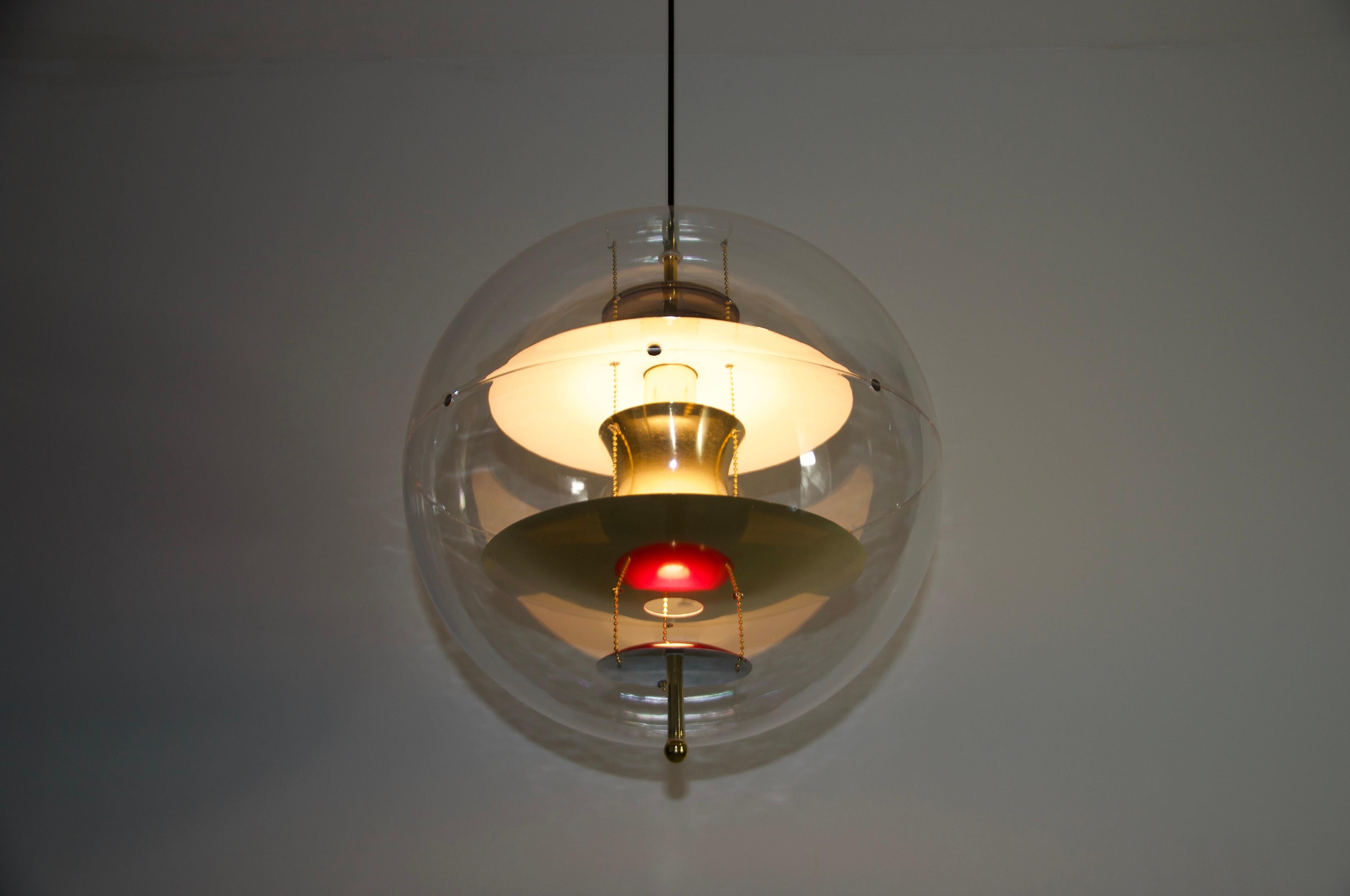 XXI secolo e contemporaneo Lampada a sospensione a globo VP danese di Verner Panton, anni 2000 in vendita
