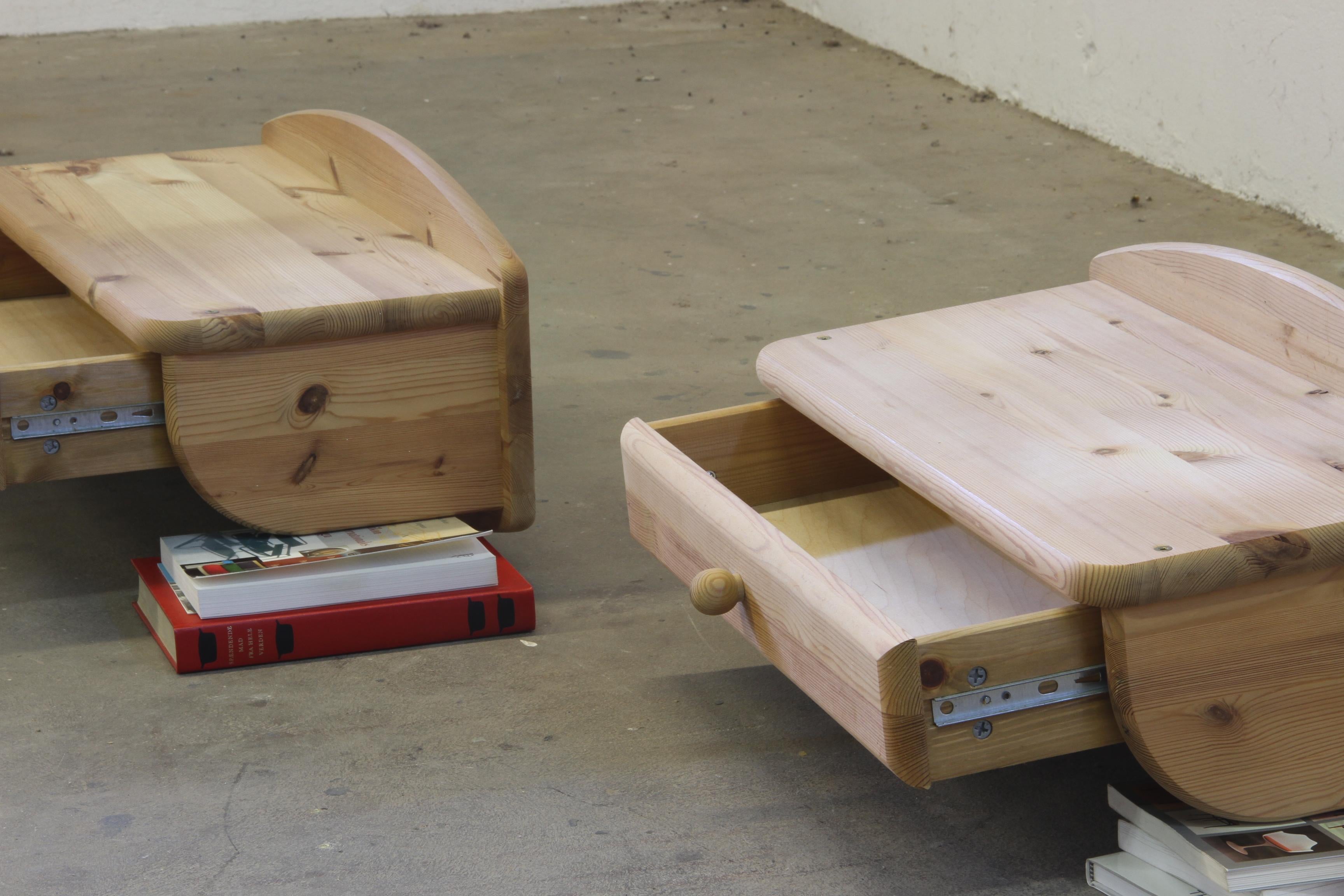 Danish Wall Hanging Bedside Tables in Pine, 1970s/80s, Set of 2 For Sale 6