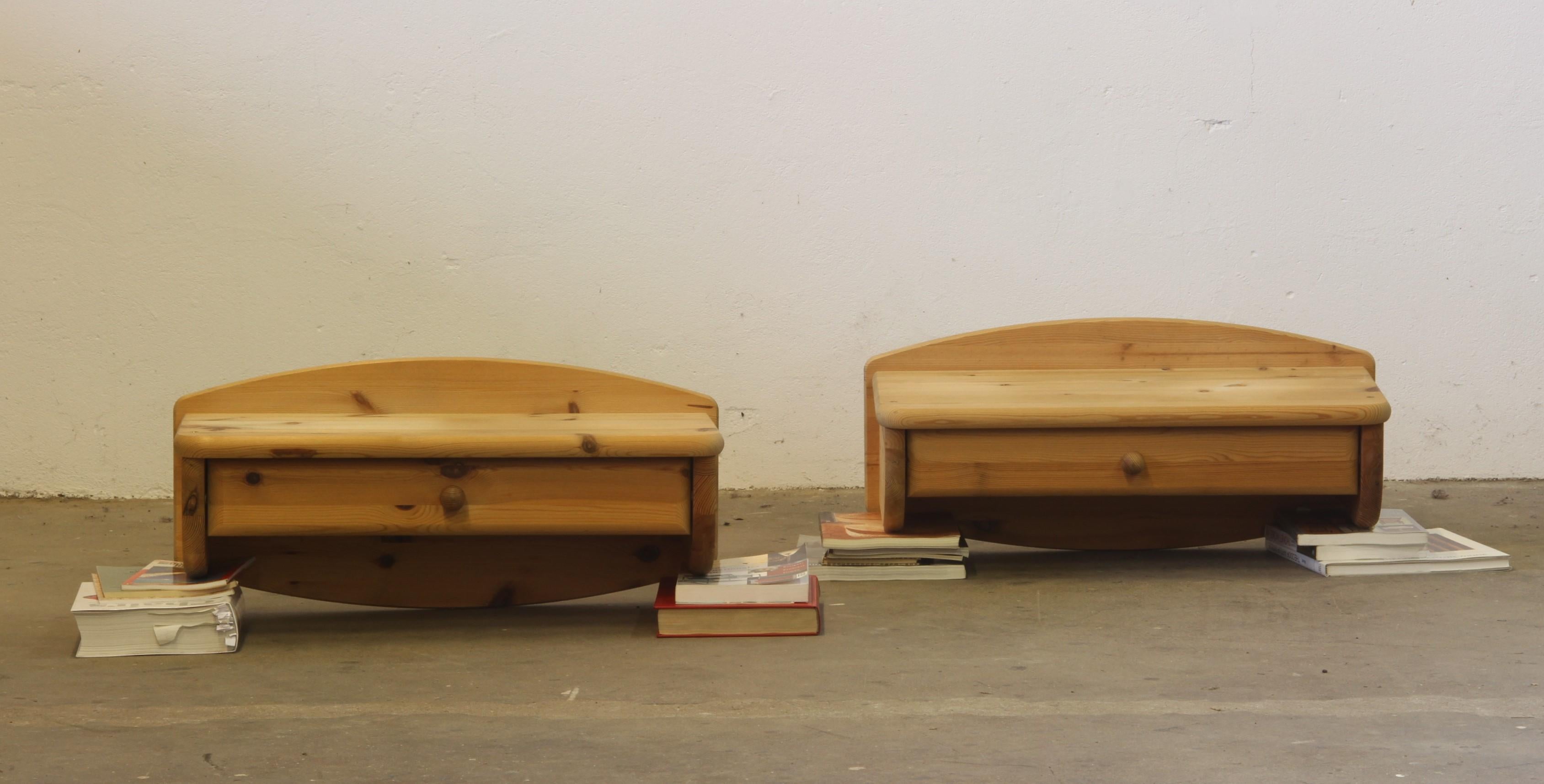 Danish Wall Hanging Bedside Tables in Pine, 1970s/80s, Set of 2 For Sale 10