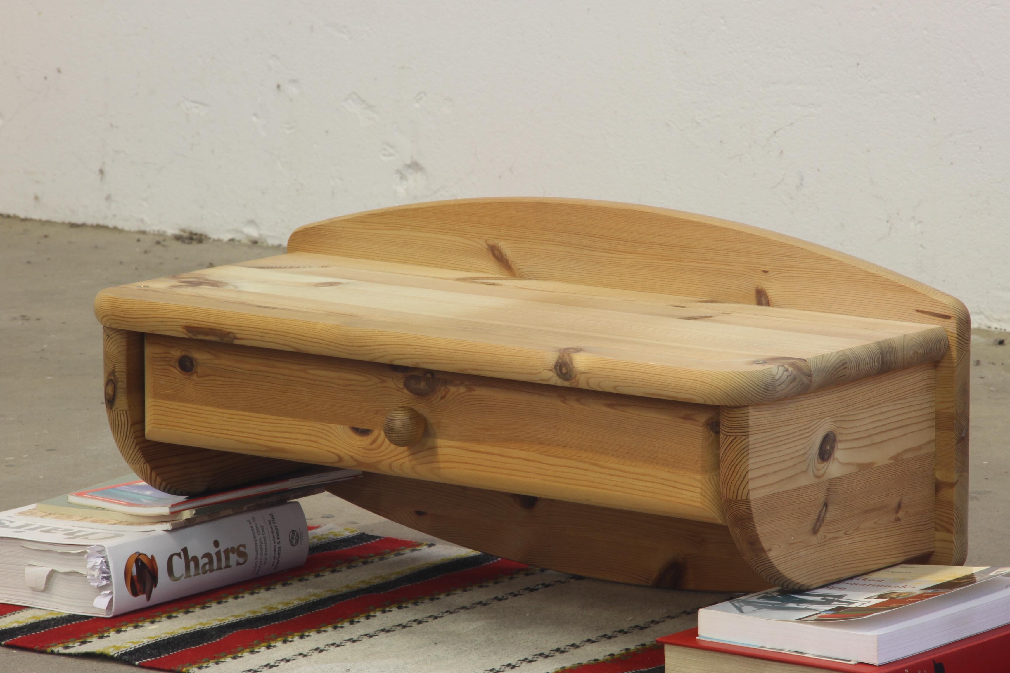 Danish Wall Hanging Bedside Tables in Pine, 1970s/80s, Set of 2 In Good Condition For Sale In Store Heddinge, DK