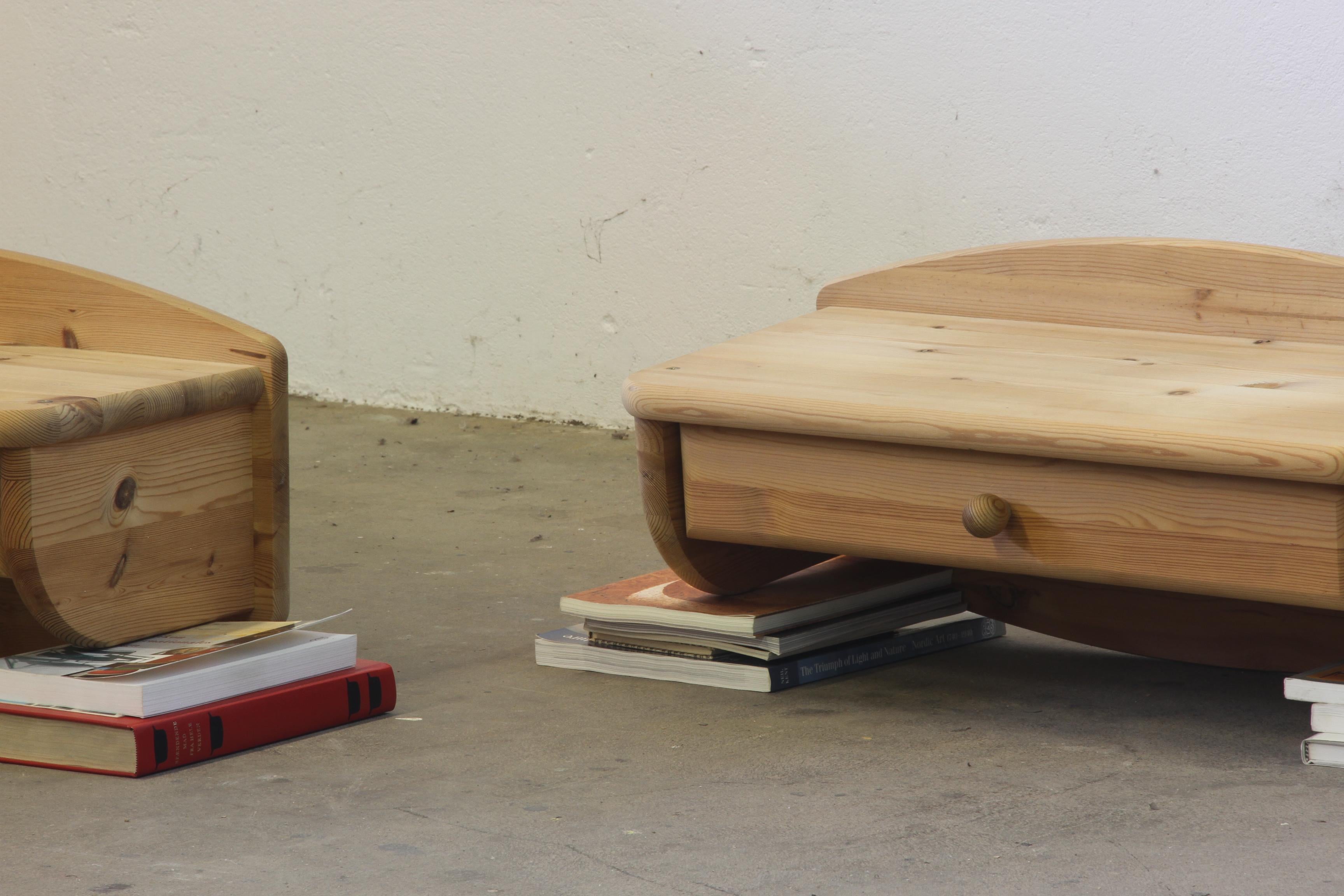 Danish Wall Hanging Bedside Tables in Pine, 1970s/80s, Set of 2 For Sale 4