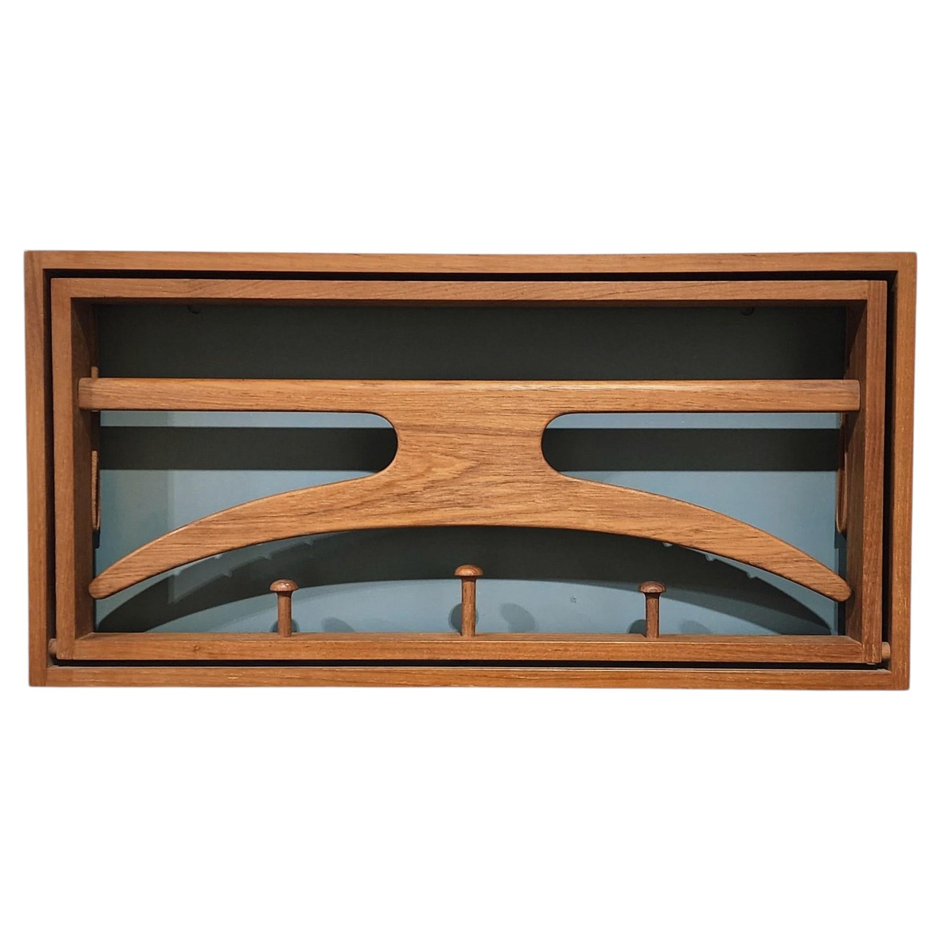 Valet plegable danés de pared de Adam Hoff & Poul Østergaard