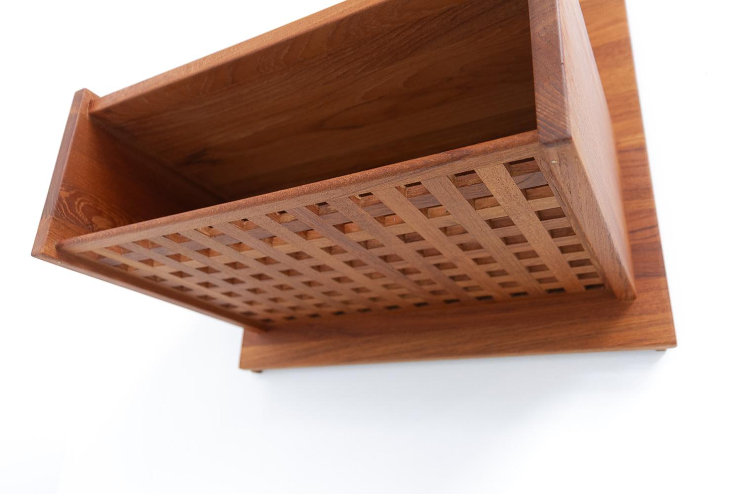 Danish Wall Mounted Bedside Tables in Solid Teak by Trip Trap, 1980s. Set of 2. For Sale 8