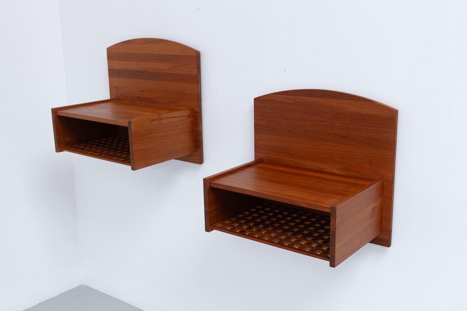 Danish Wall Mounted Bedside Tables in Solid Teak by Trip Trap, 1980s. Set of 2. 

Pair of wall mounted shelves in solid teak made in the 1980s by Trip Trap Denmark (later Skagerak by Fritz Hansen).

The maritime design and choice of materials is