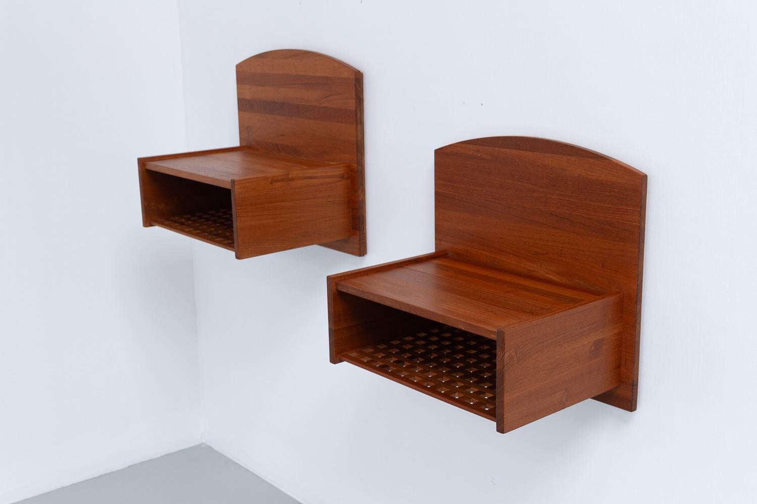 Scandinavian Modern Danish Wall Mounted Bedside Tables in Solid Teak by Trip Trap, 1980s. Set of 2. For Sale