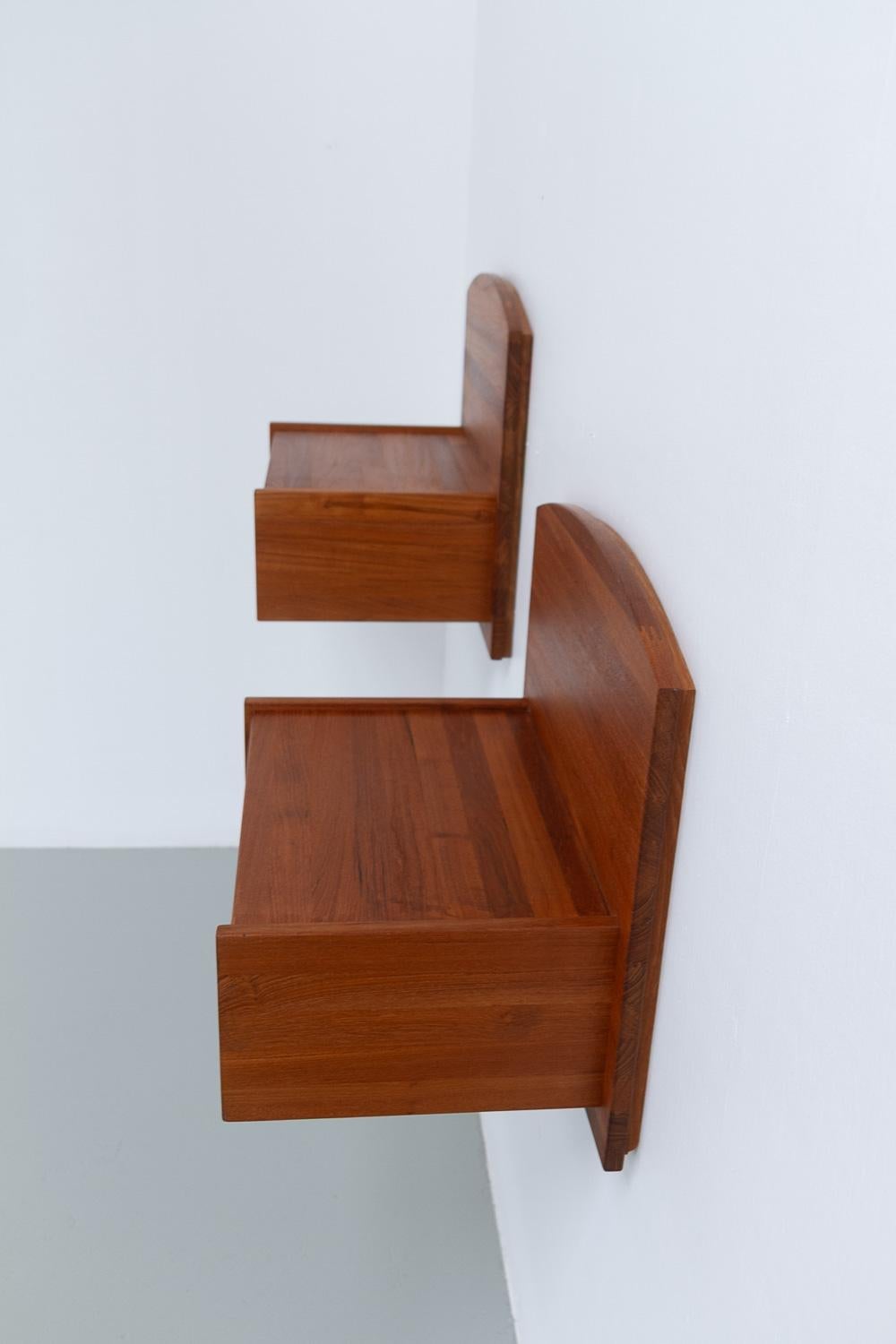 Danish Wall Mounted Bedside Tables in Solid Teak by Trip Trap, 1980s. Set of 2. For Sale 2