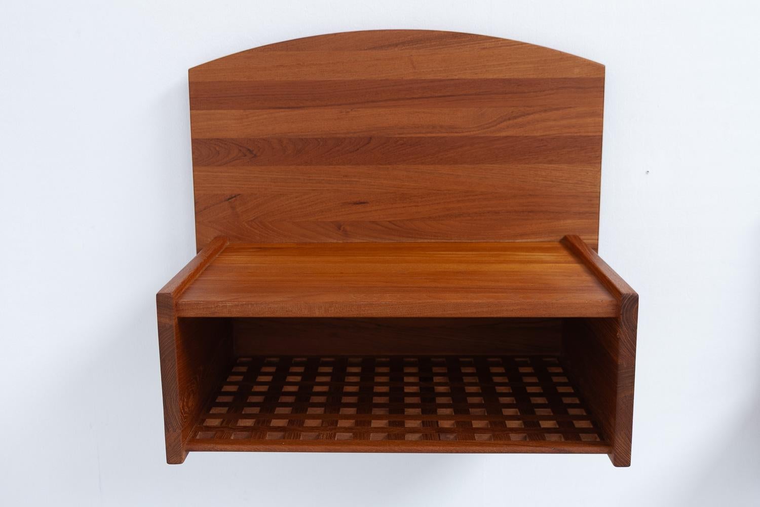 Danish Wall Mounted Bedside Tables in Solid Teak by Trip Trap, 1980s. Set of 2. For Sale 4