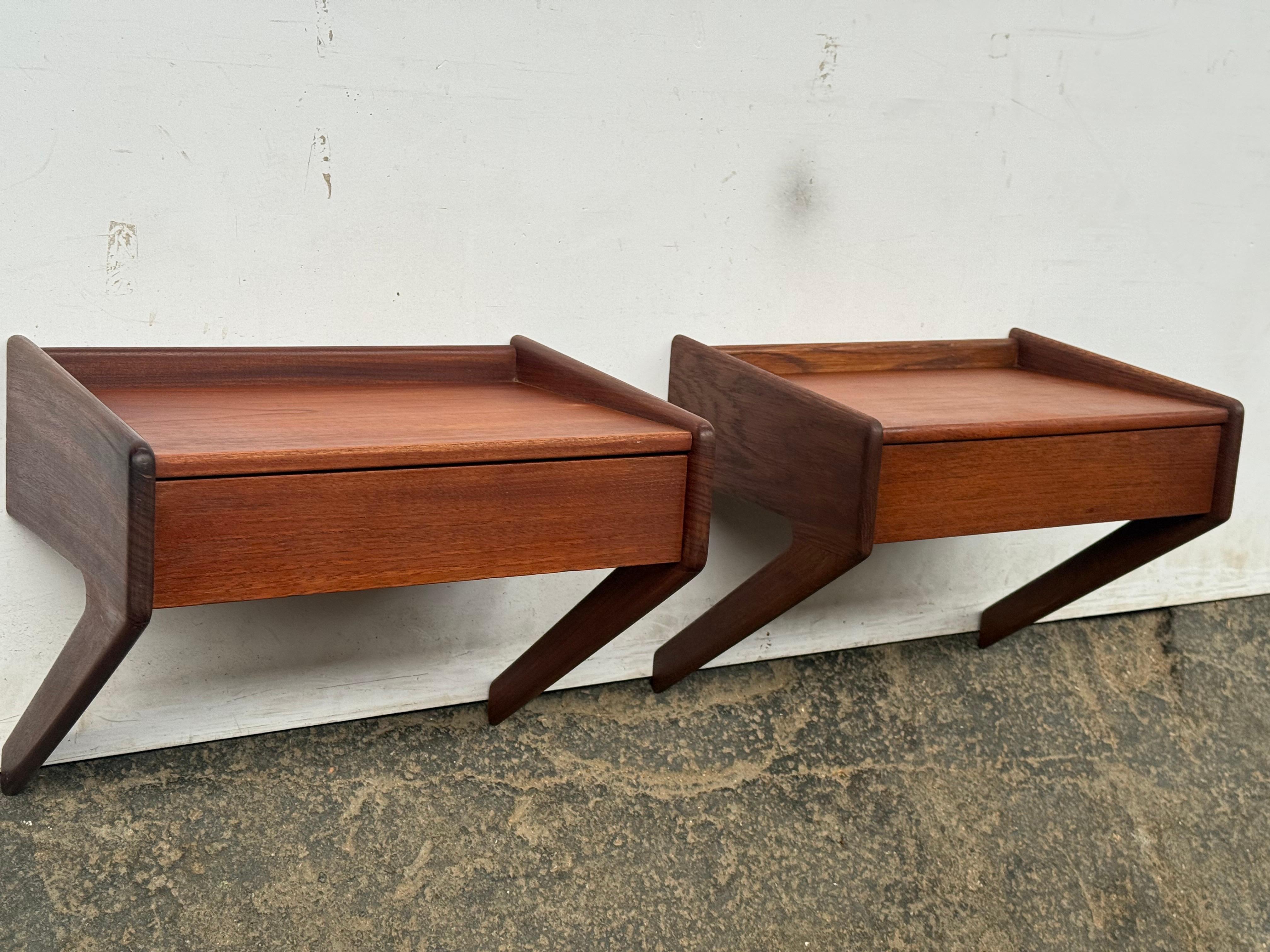 Tables de chevet murales danoises en teck des années 1960, Ølholm Møbelfabrik en vente 3