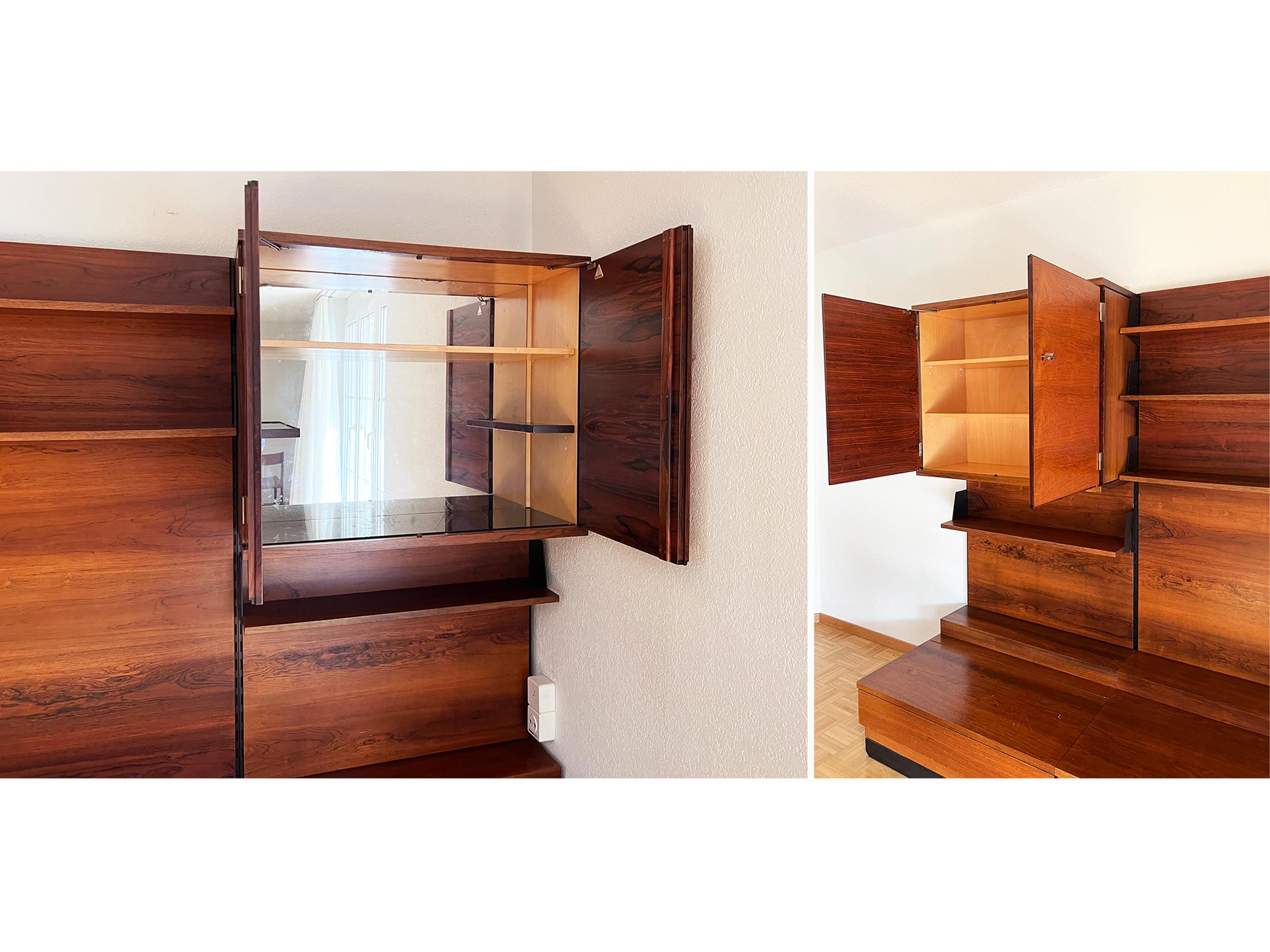 Parete attrezzata danese in Teak rosa, con sedute, 4 pannelli, armadietti con chiavi, scaffali in vendita 2