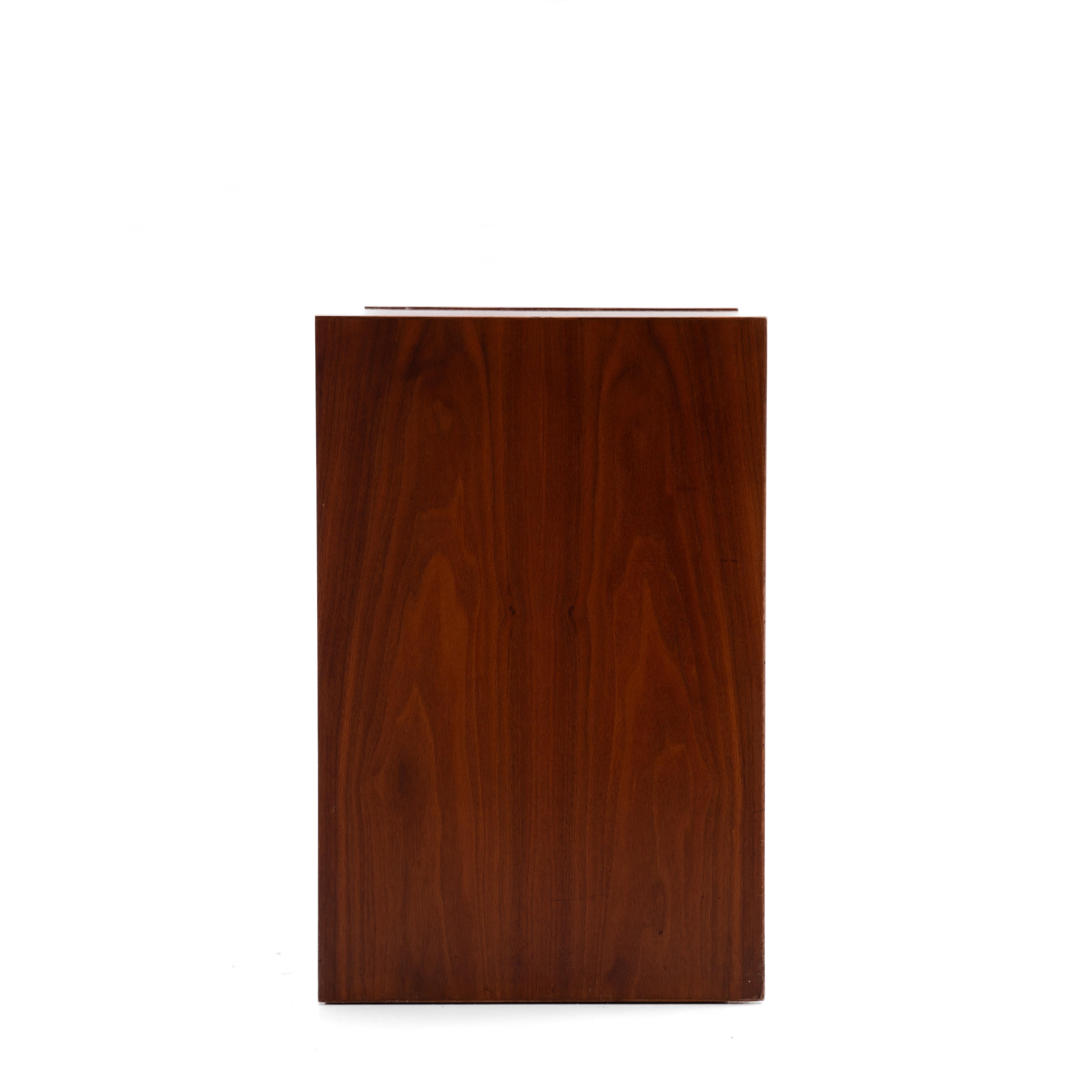 Dänischer Nussbaum 4 Schubladen Kommode Arne Wahl Iversen Unmarked 1970s (Skandinavische Moderne) im Angebot