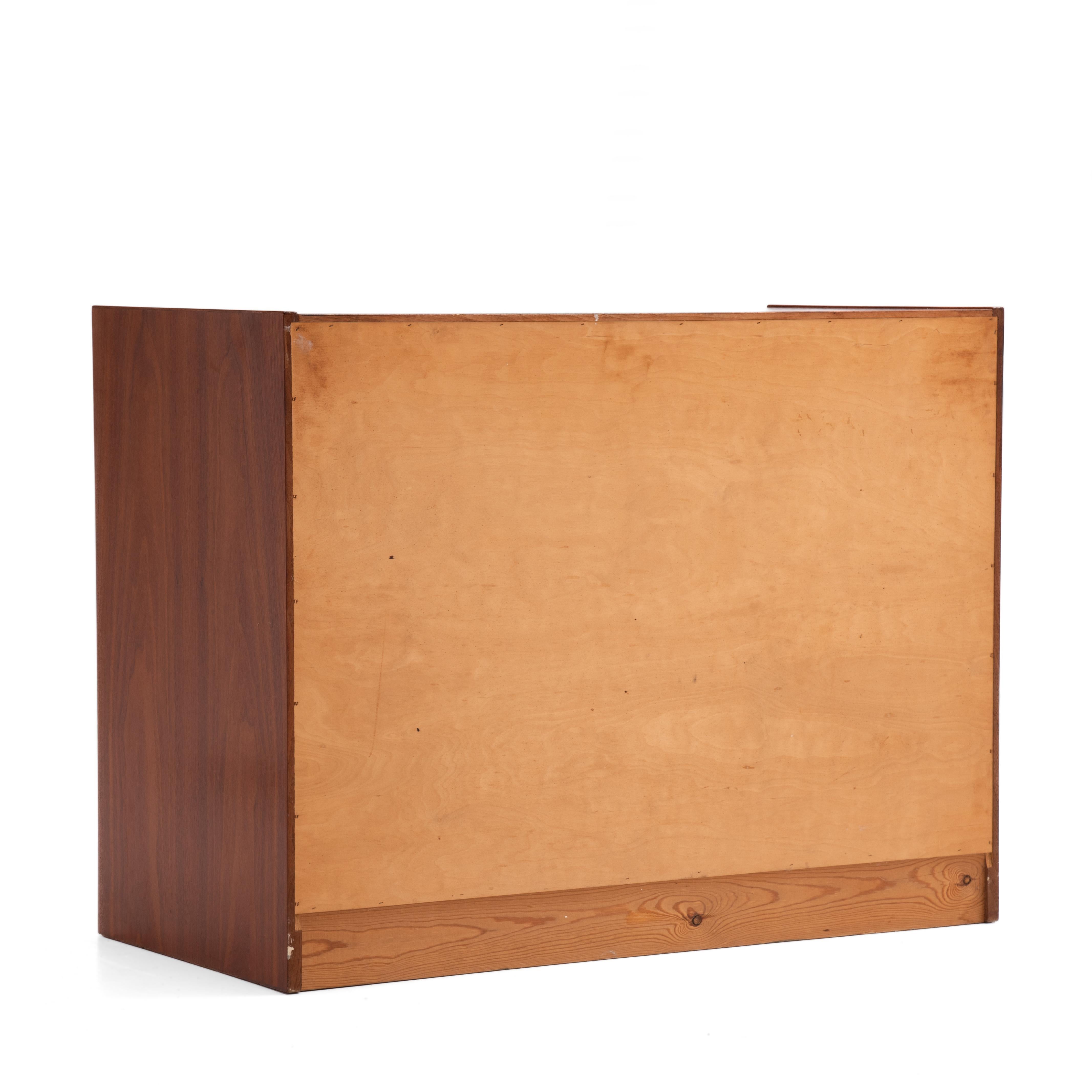 Dänischer Nussbaum 4 Schubladen Kommode Arne Wahl Iversen Unmarked 1970s (Ende des 20. Jahrhunderts) im Angebot