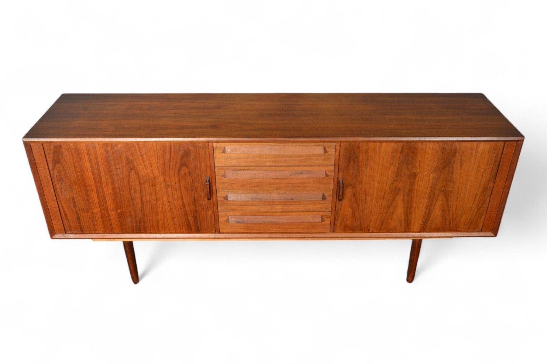 XX secolo Credenza in noce danese con ante a tamburo in vendita
