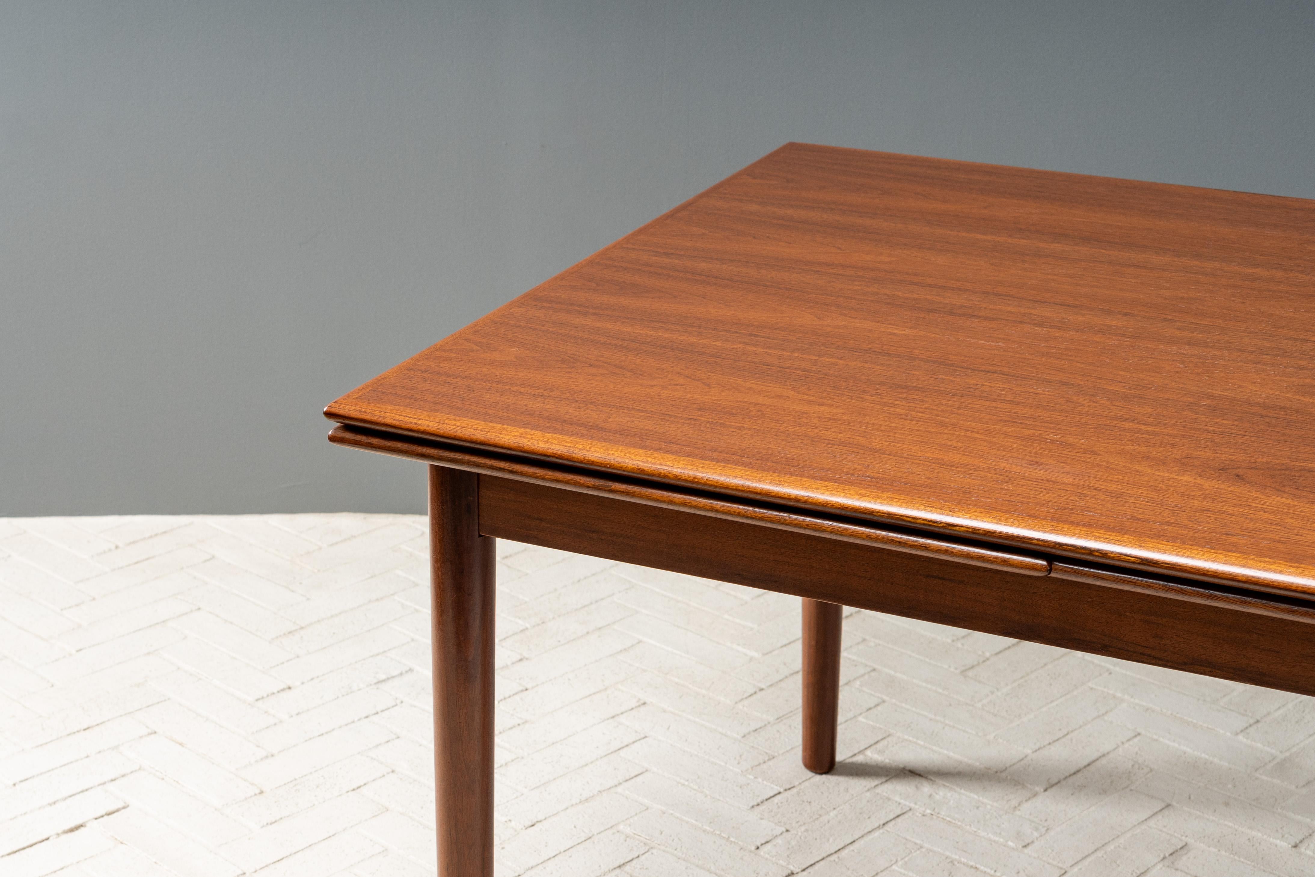 Mid-20th Century Danish Walnut Draw-Leaf Dining Table For Sale