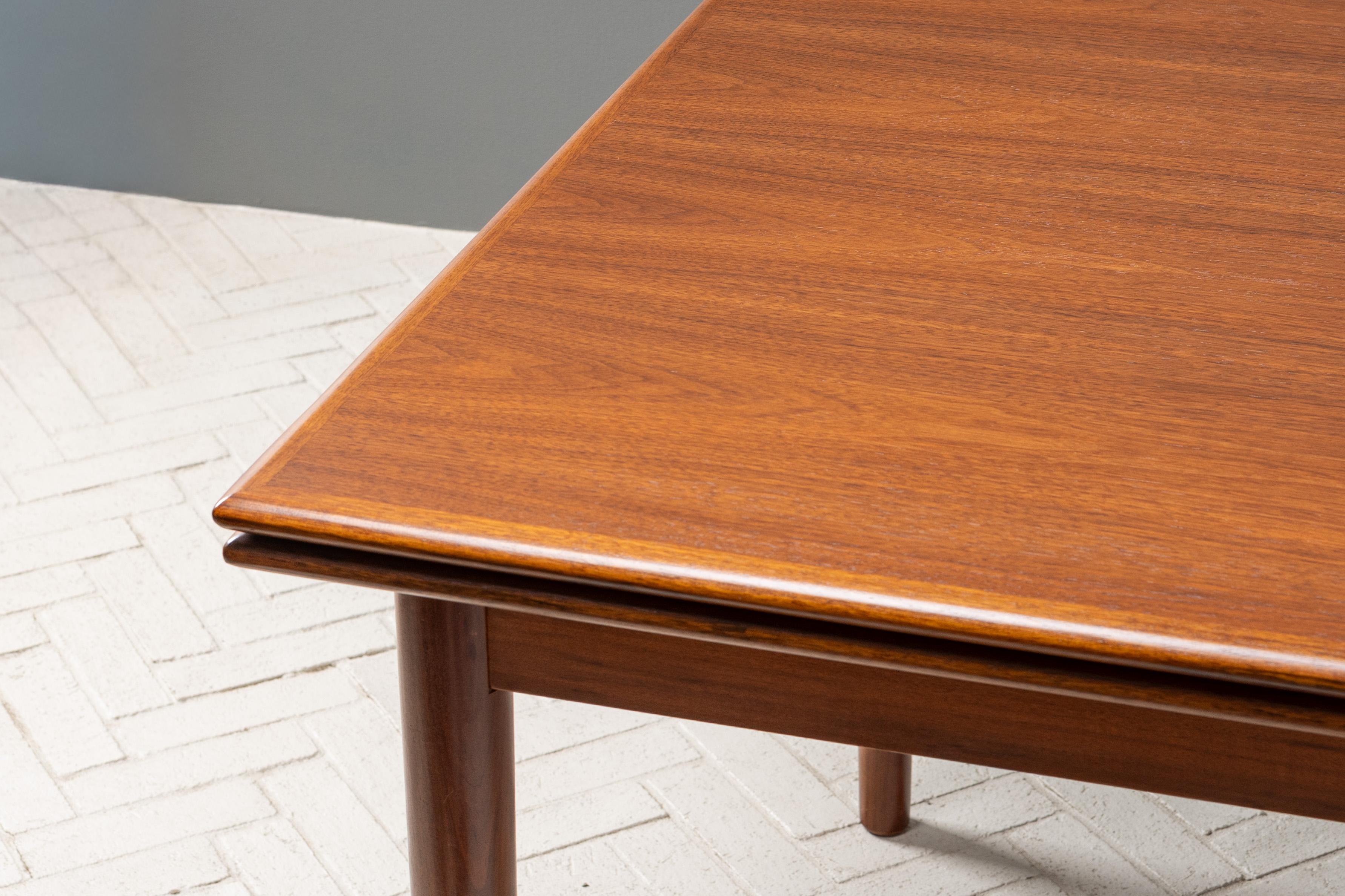 Danish Walnut Draw-Leaf Dining Table For Sale 1