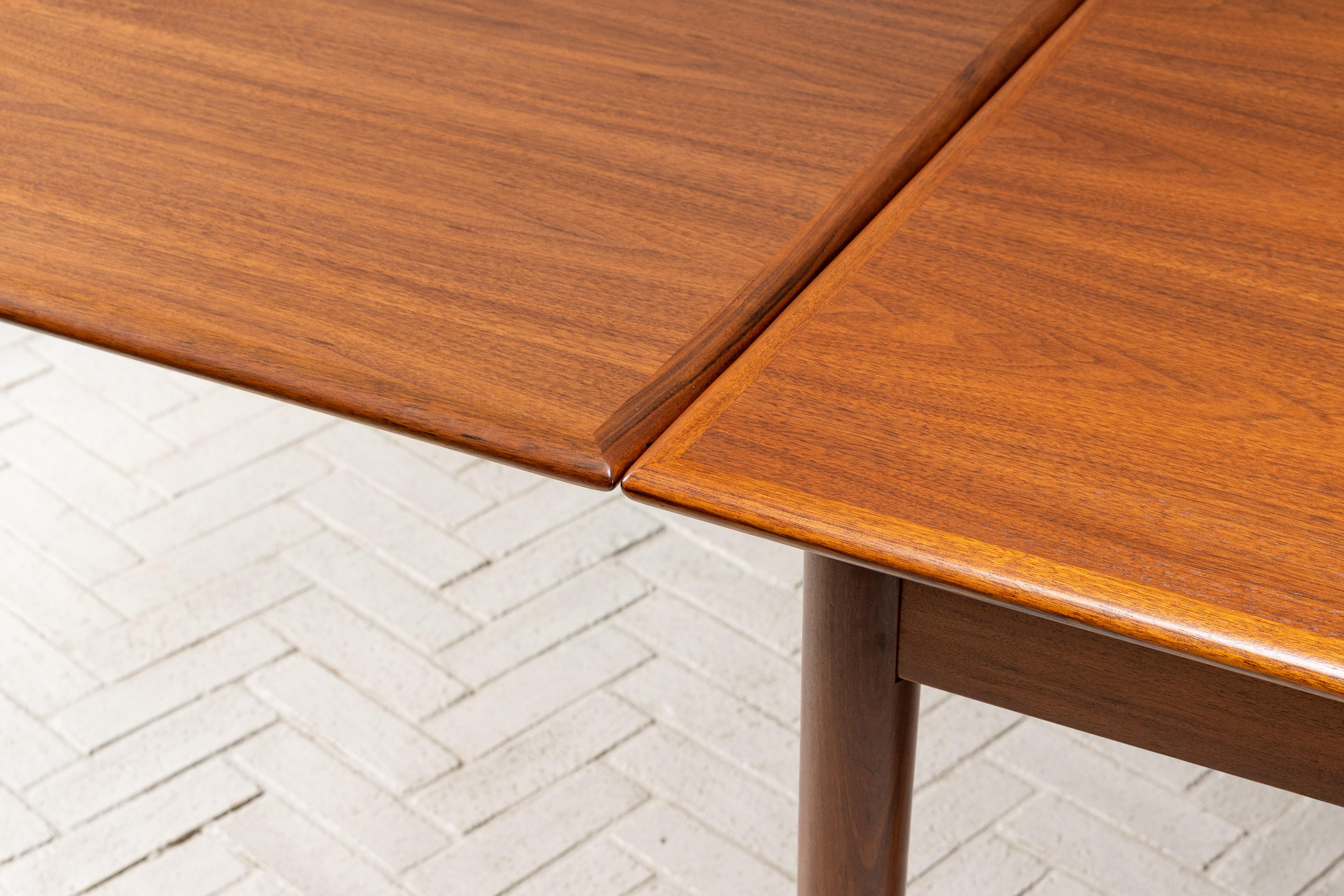 Danish Walnut Draw-Leaf Dining Table For Sale 4