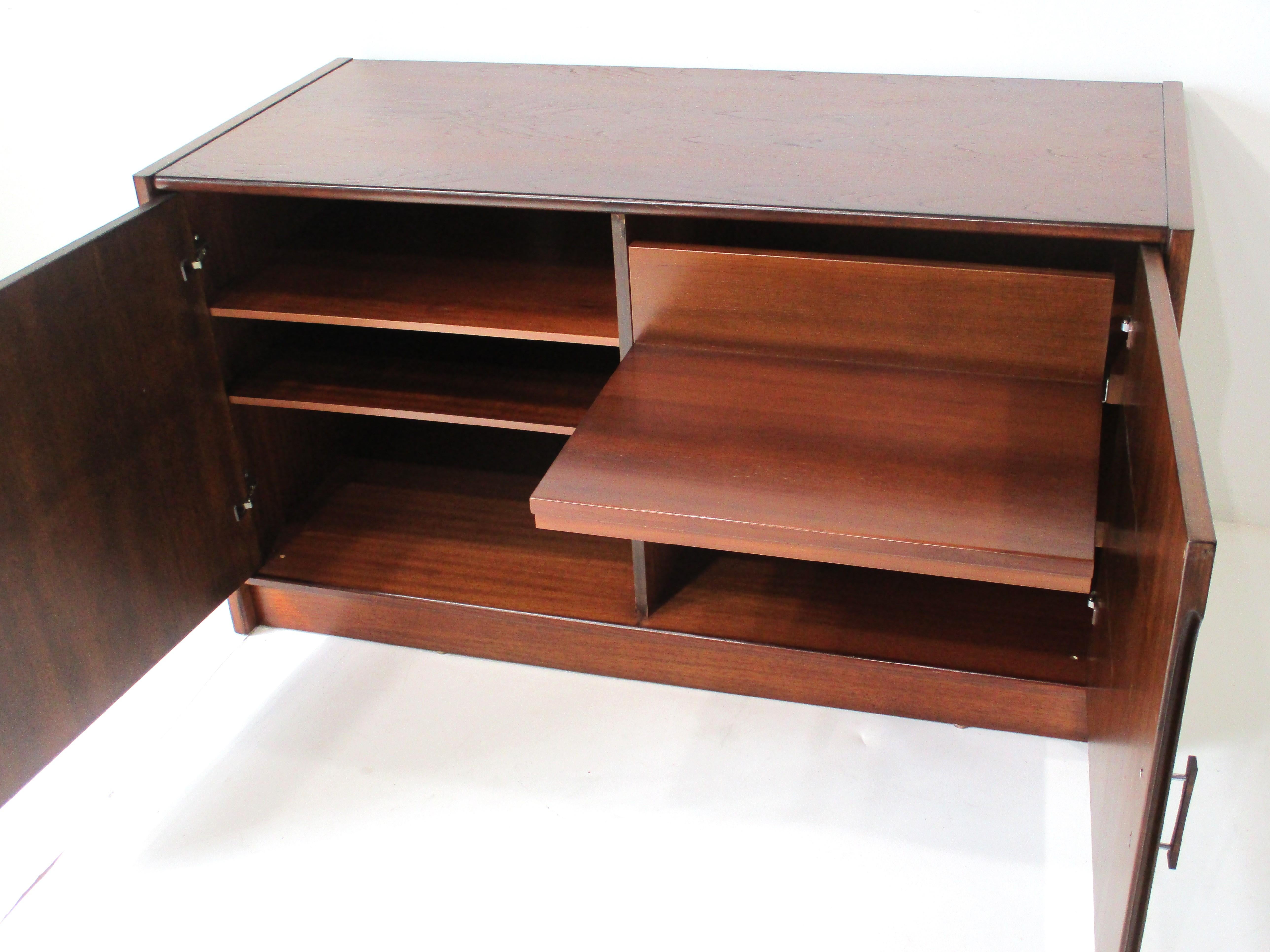 Mid Century Walnut Stereo Record Cabinet in the style of Borge Mogensen Denmark In Good Condition In Cincinnati, OH