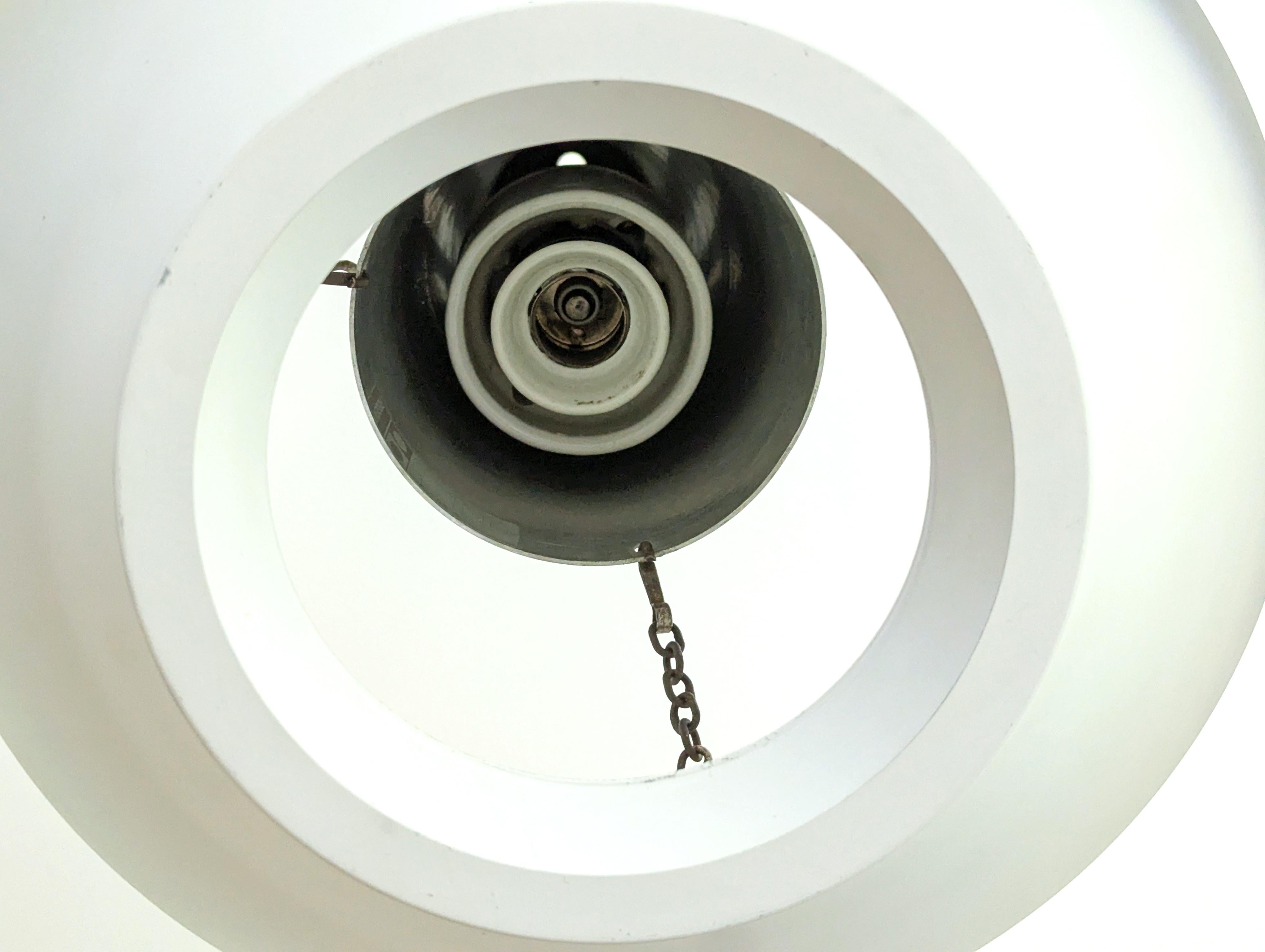 Danish White Metal 1960s pendant lamp by Regent In Good Condition For Sale In Varese, Lombardia